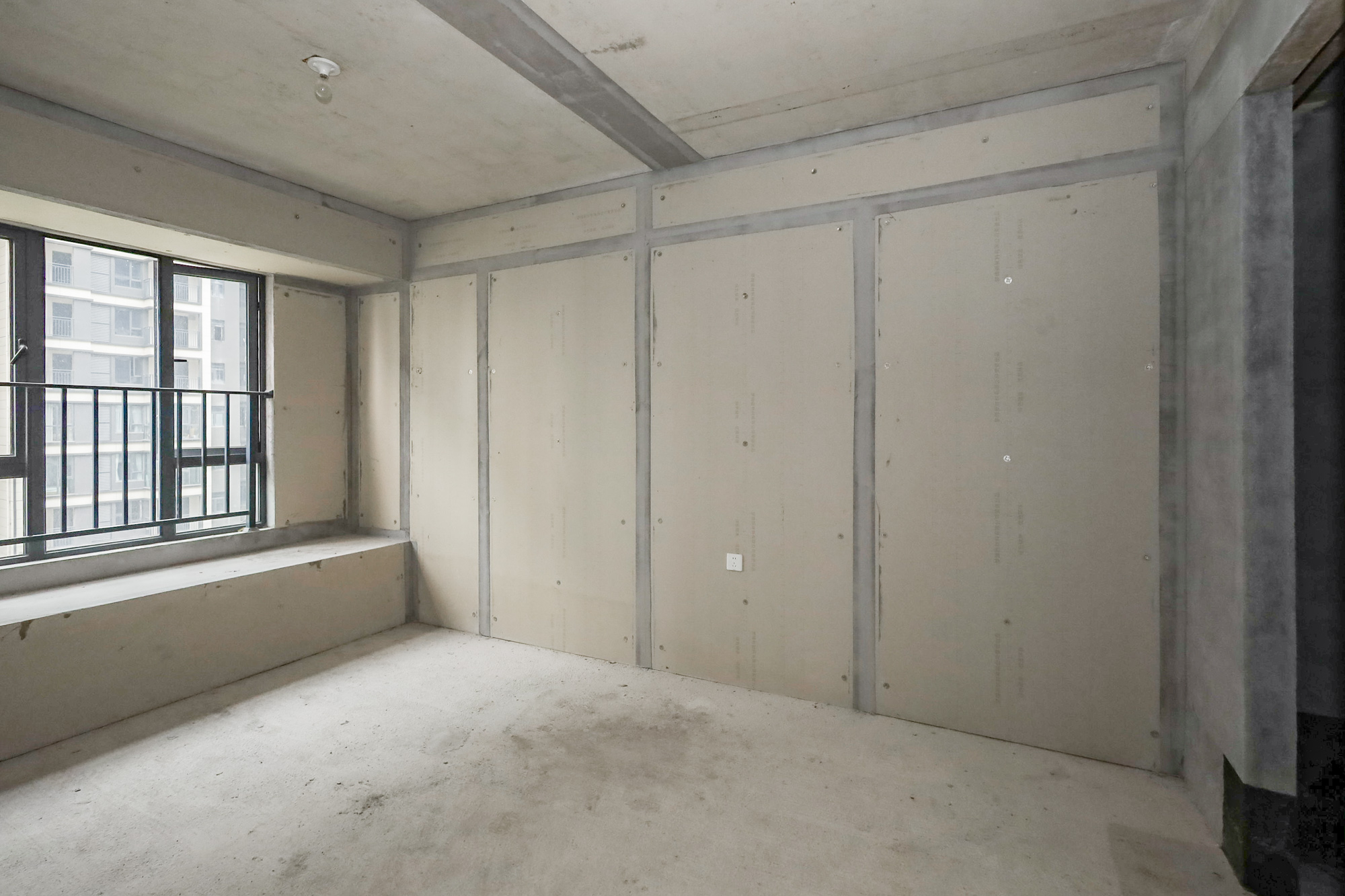 轨道中建麓江府  3室2厅2卫   179.00万卧室