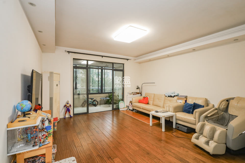 八方小区D区  4室2厅2卫    489.0万