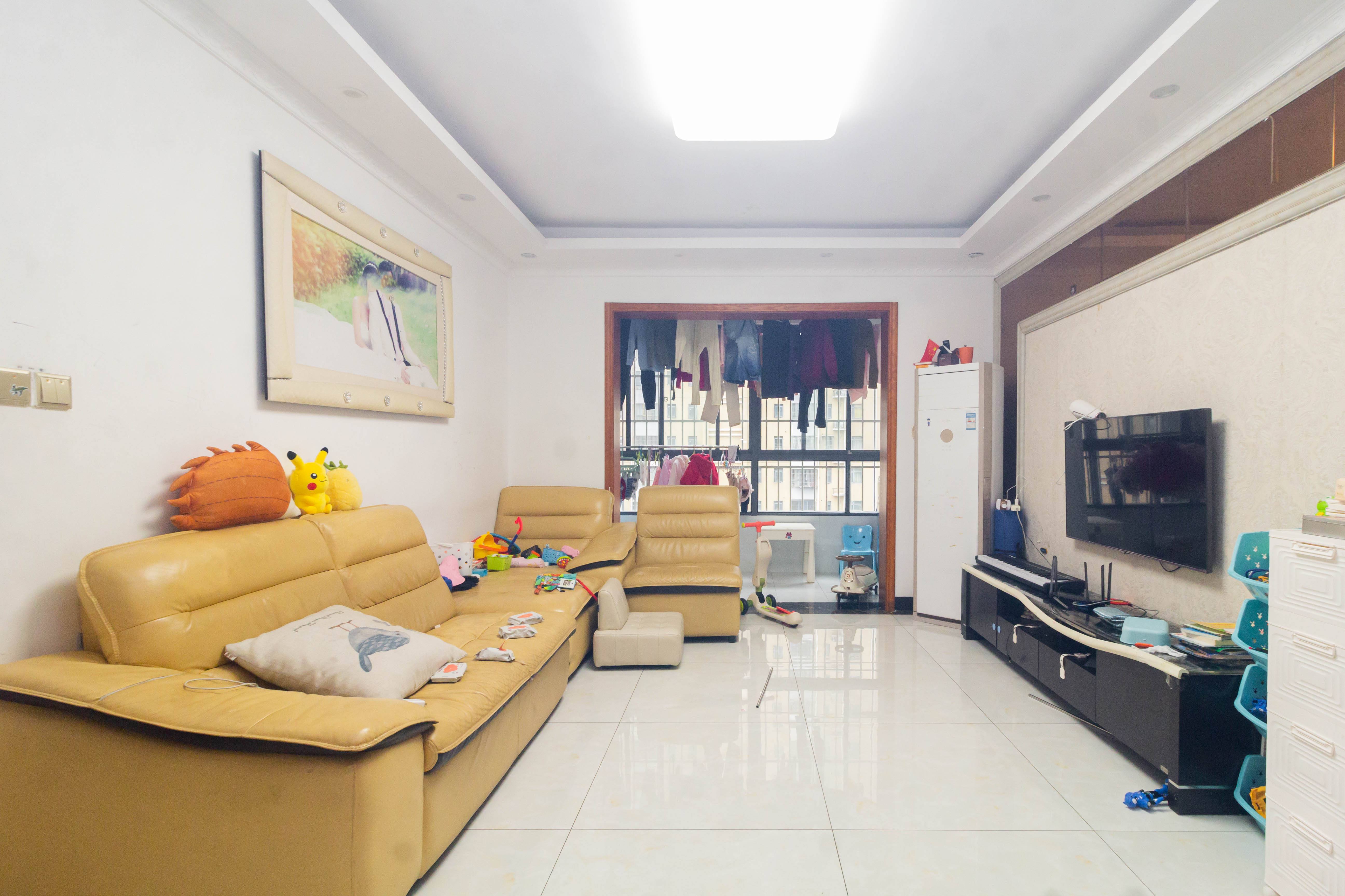 中国铁建国际城二期 3室2厅1卫 68.0万 中国铁建国际城二期 3室2厅1卫 68.0万客厅