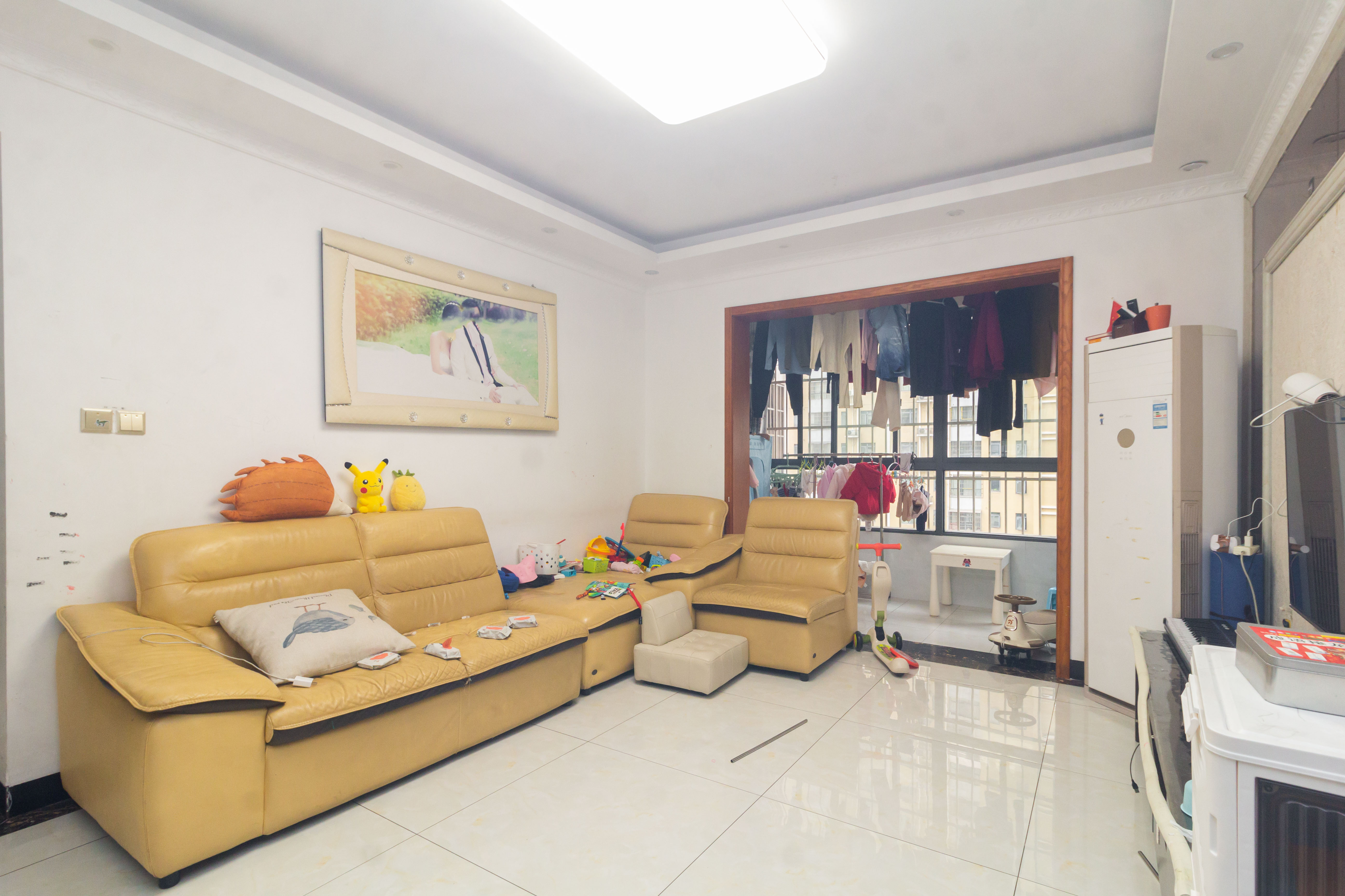 中国铁建国际城二期 3室2厅1卫 68.0万 中国铁建国际城二期 3室2厅1卫 68.0万客厅