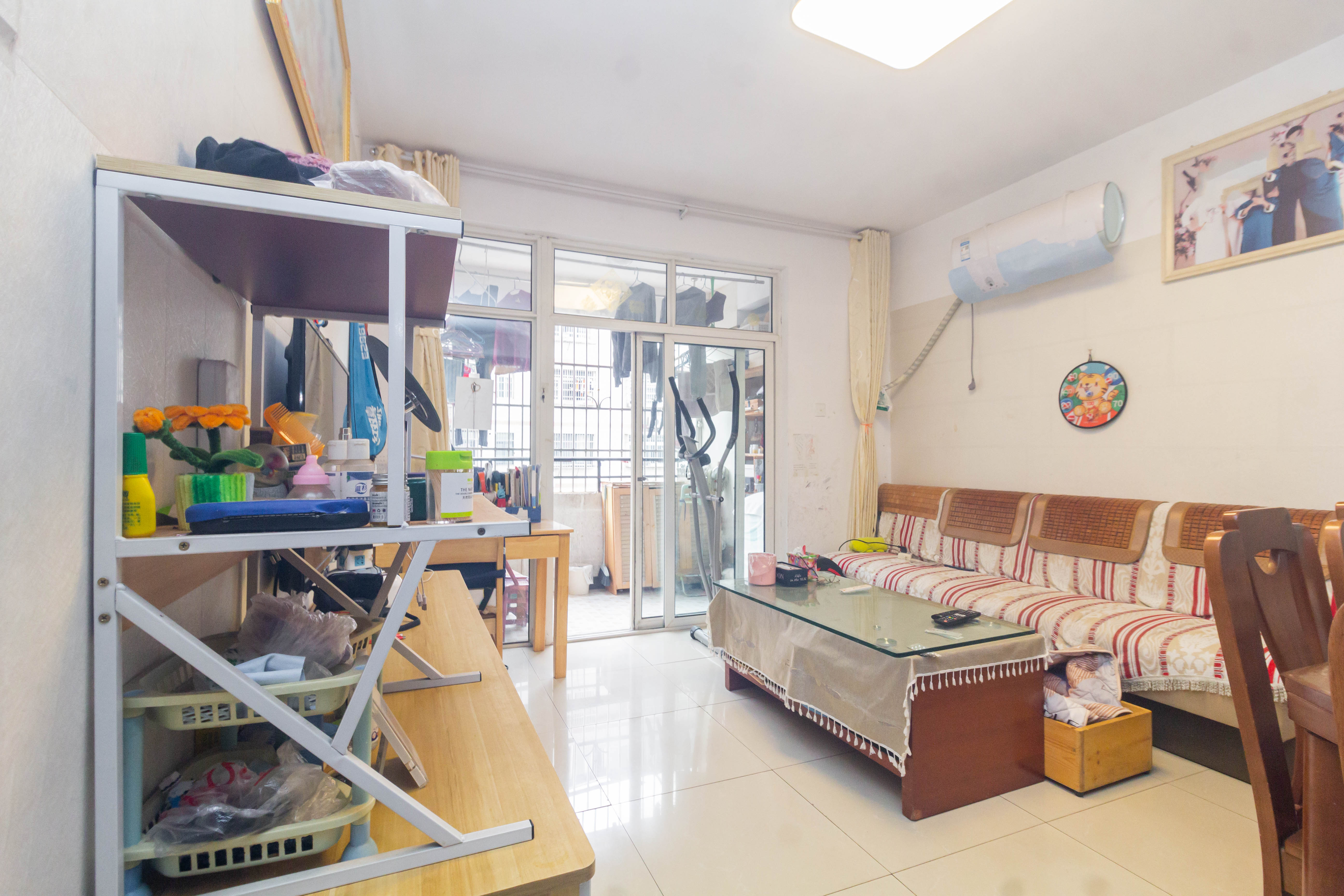 未来蜂巢  2室2厅1卫   42.00万客厅