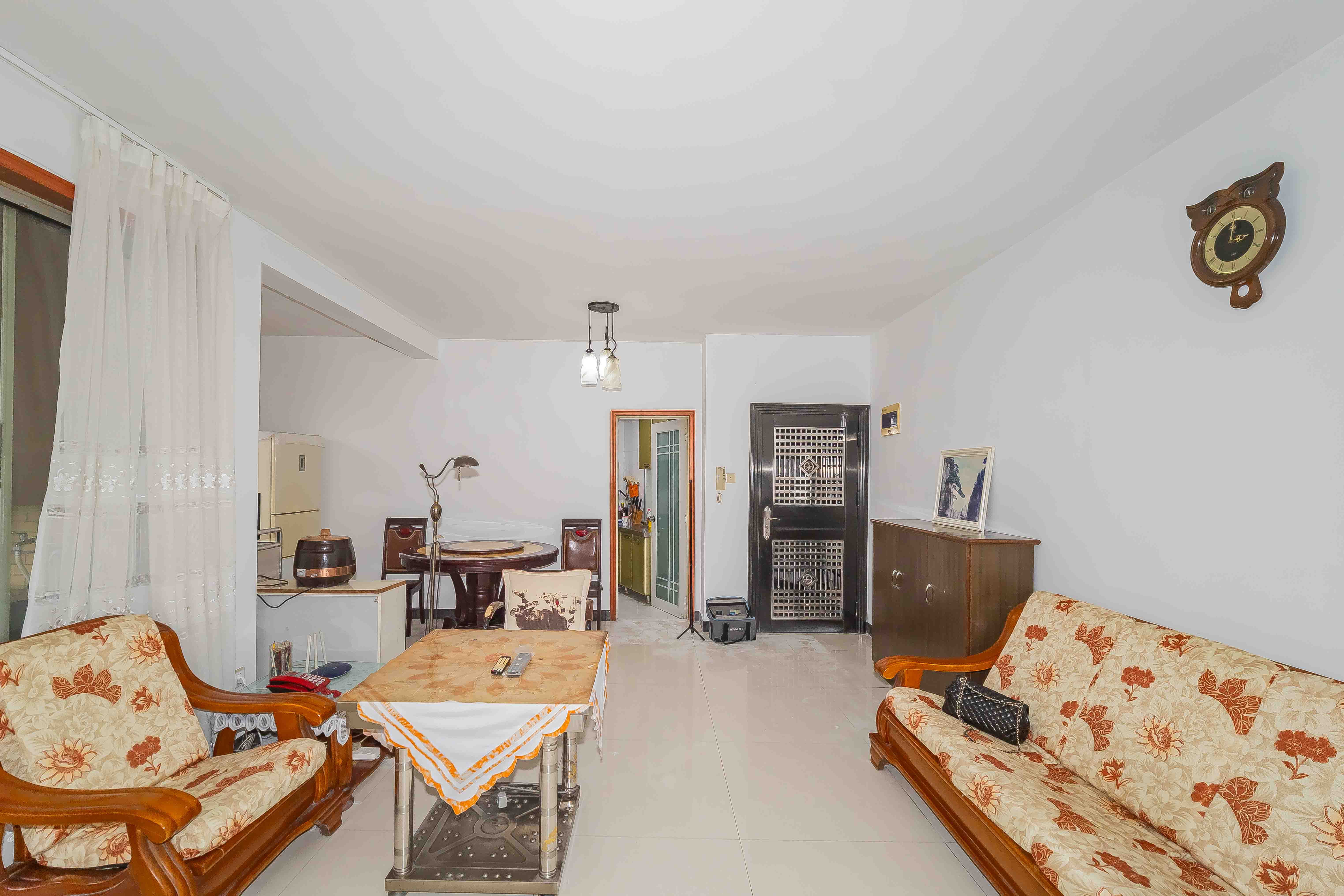 凯通国际城(凯通朝庭) 3室2厅2卫 98.0万 凯通国际城(凯通朝庭) 3室2厅2卫 98.0万客厅