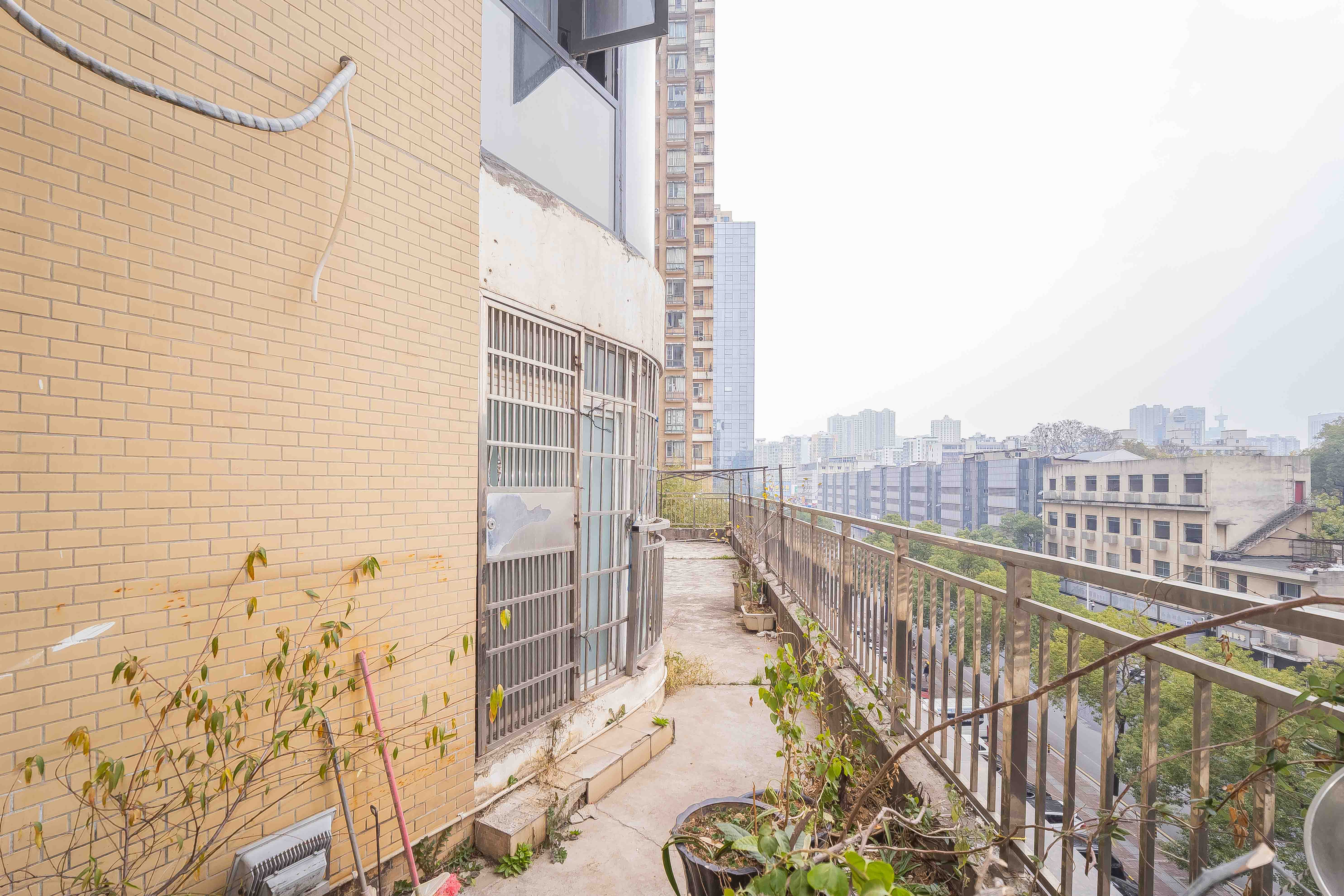 凯通国际城(凯通朝庭) 3室2厅2卫 98.0万 凯通国际城(凯通朝庭) 3室2厅2卫 98.0万阳台