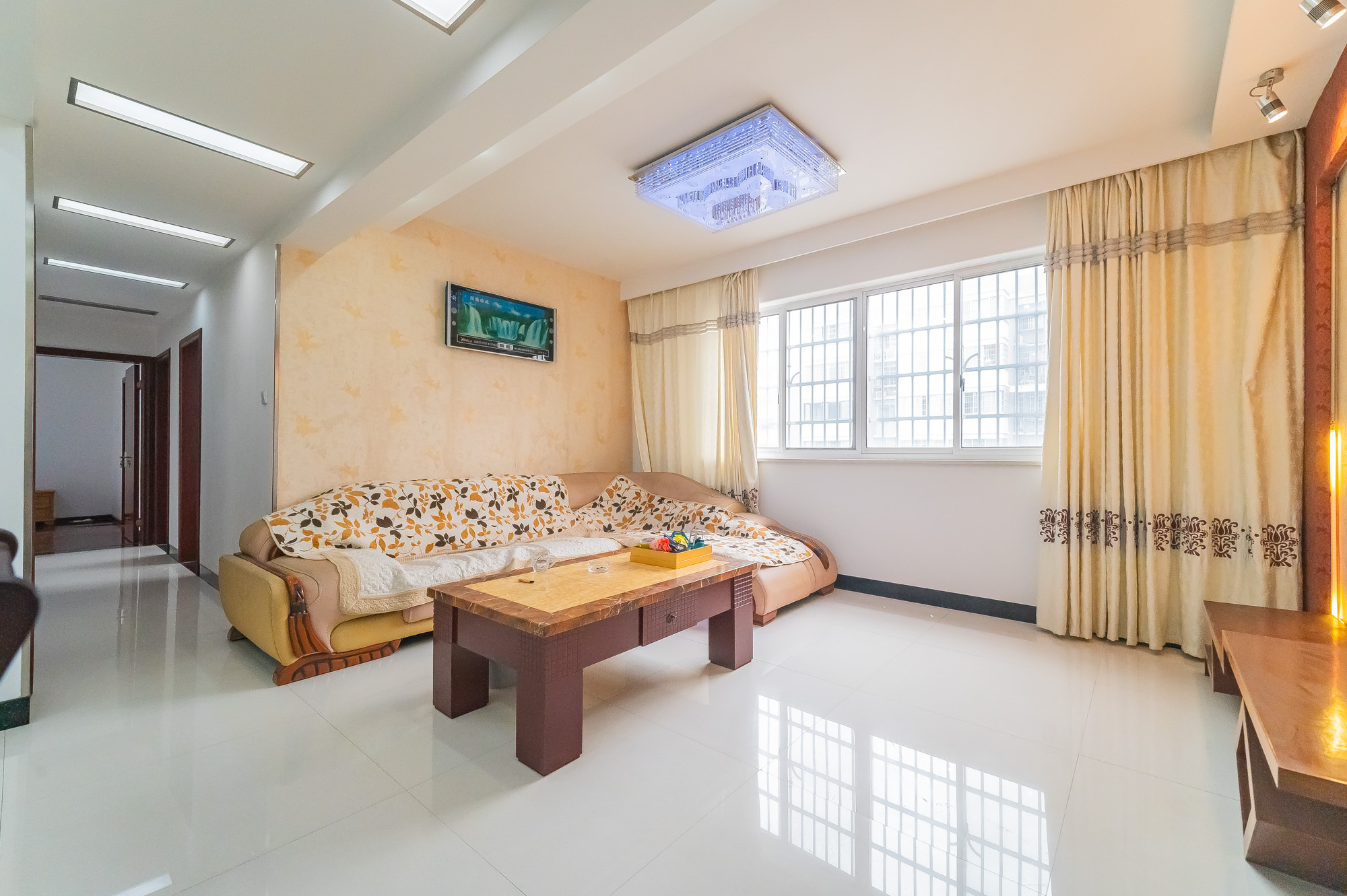 锦璨家园  3室2厅2卫   85.00万