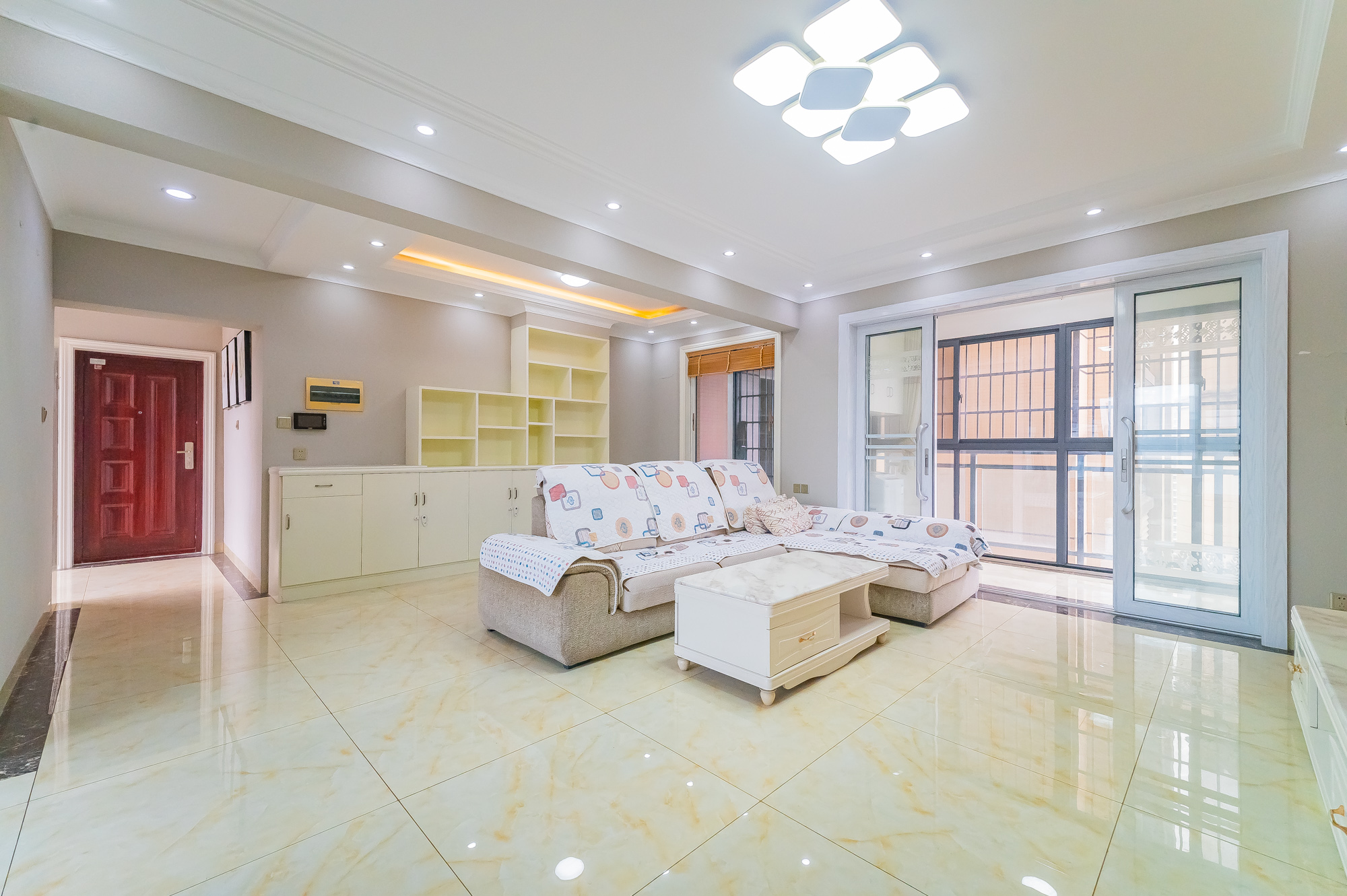 方略城市广场  4室2厅2卫    98.0万 方略城市广场  4室2厅2卫    98.0万客厅