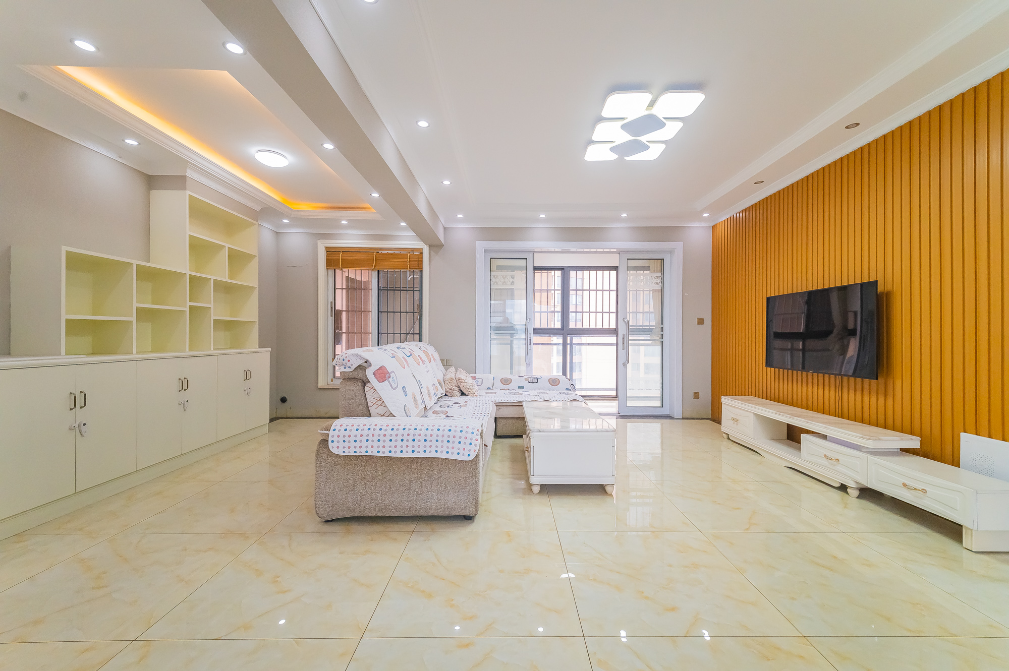 方略城市广场  4室2厅2卫    98.0万 方略城市广场  4室2厅2卫    98.0万客厅