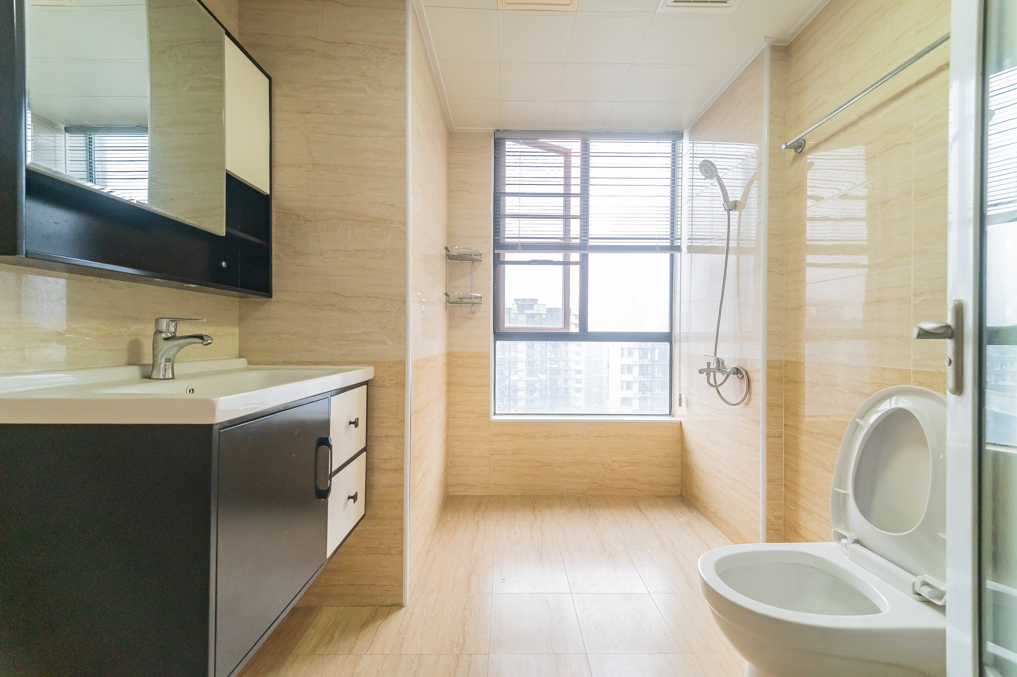 方略城市广场  4室2厅2卫    98.0万 方略城市广场  4室2厅2卫    98.0万卫生间