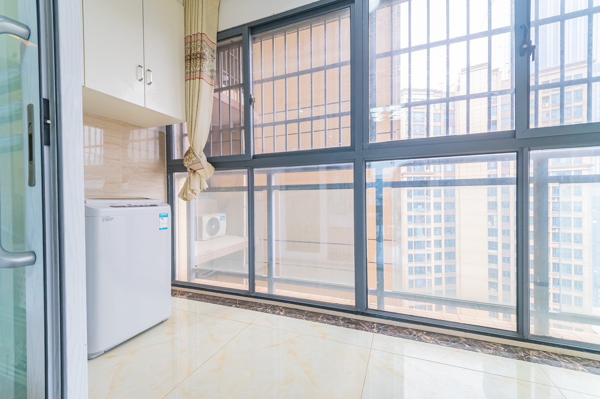 方略城市广场  4室2厅2卫    98.0万 方略城市广场  4室2厅2卫    98.0万阳台