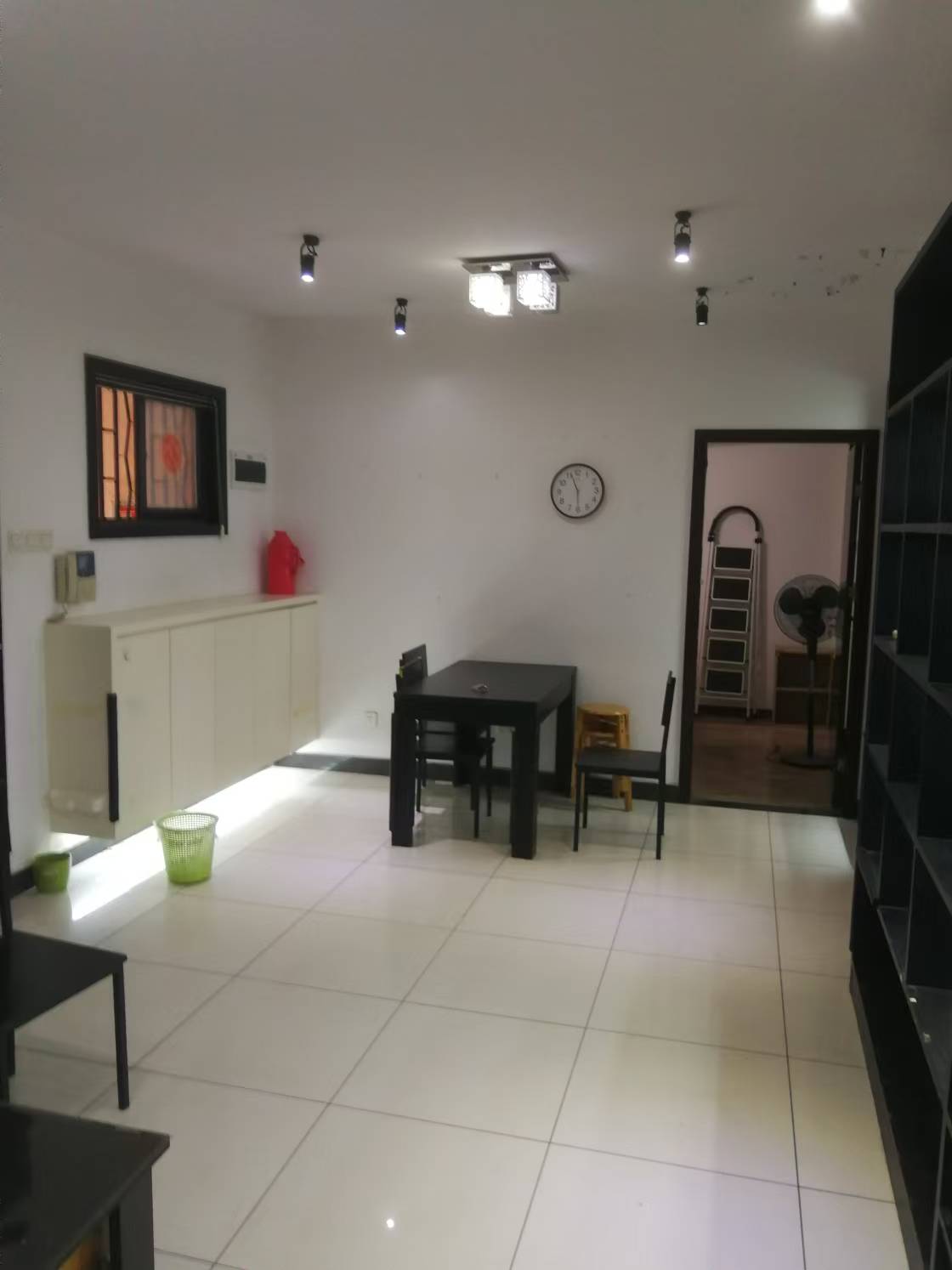 三一街区  3室2厅1卫   1600.00元/月室内图