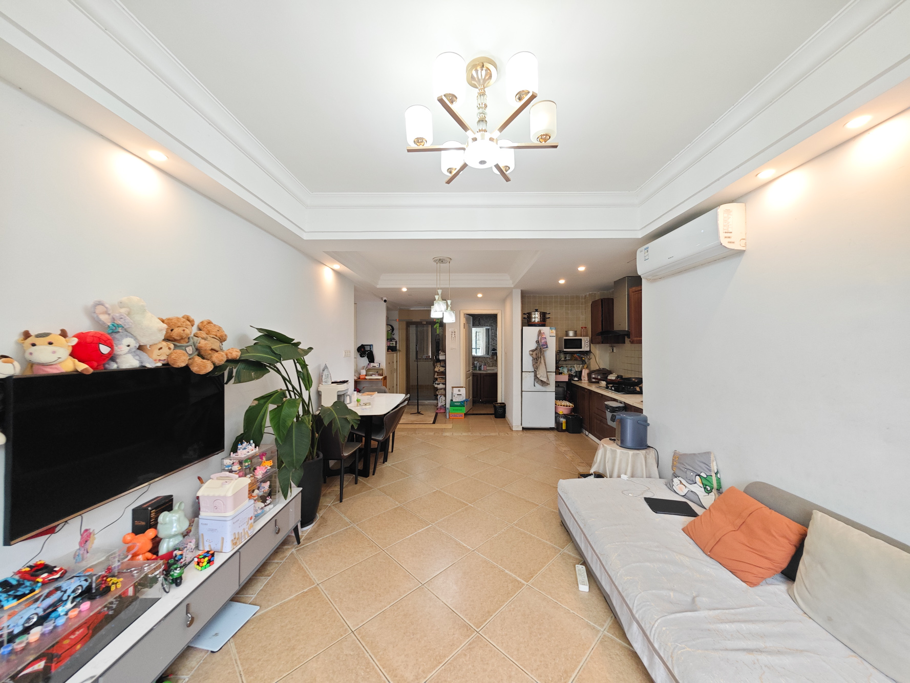 保利城(中航城国际社区、郡原美村) 2室2厅1卫 56.0万 保利城(中航城国际社区、郡原美村) 2室2厅1卫 56.0万客厅