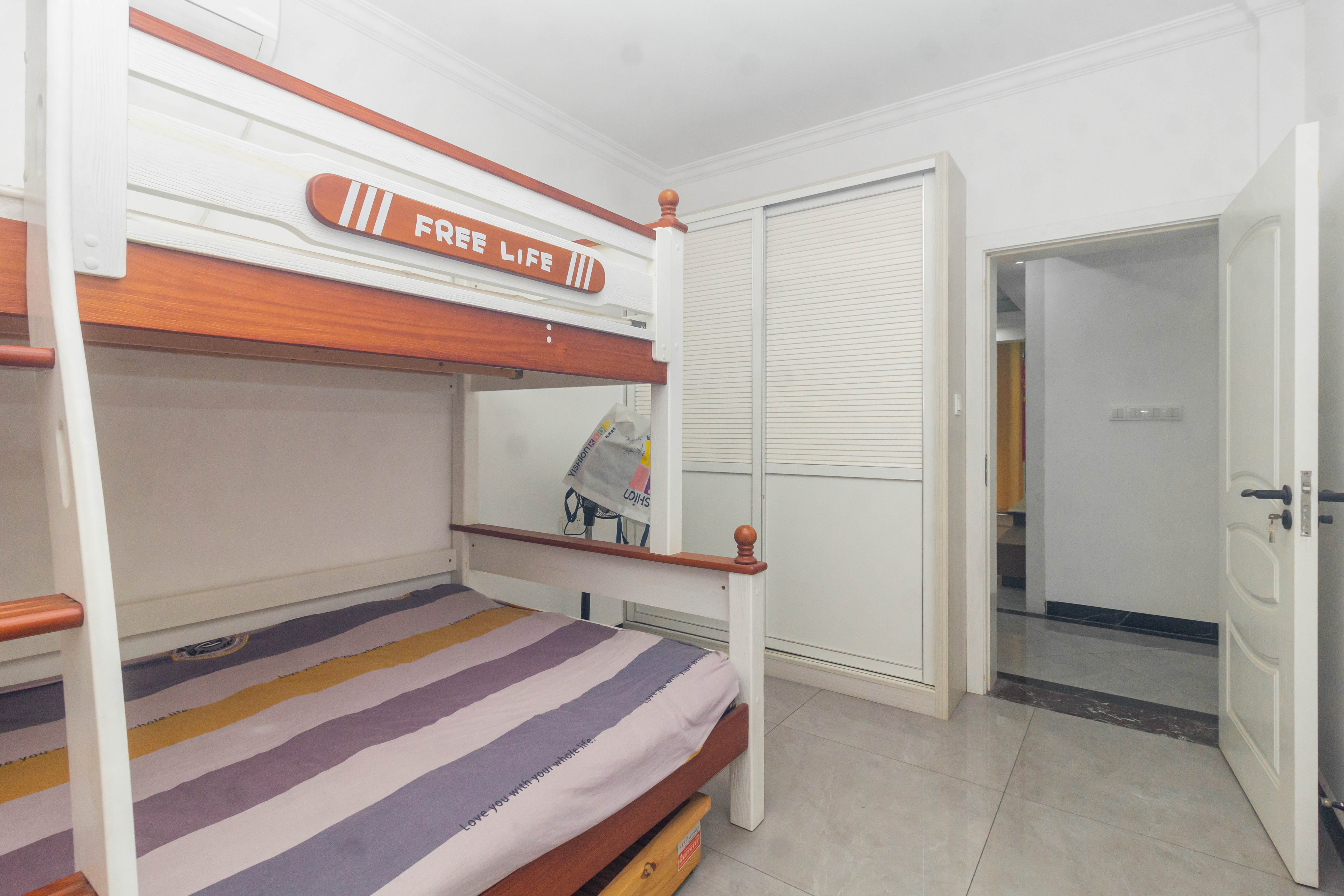 东方美地 3室2厅2卫 96.8万 东方美地 3室2厅2卫 96.8万卧室