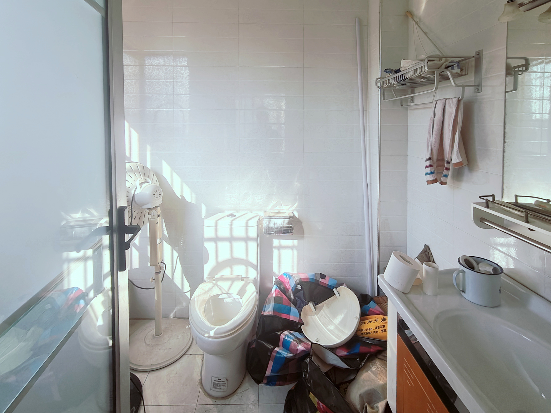 丽景华庭 3室2厅2卫 58.8万 丽景华庭 3室2厅2卫 58.8万卫生间