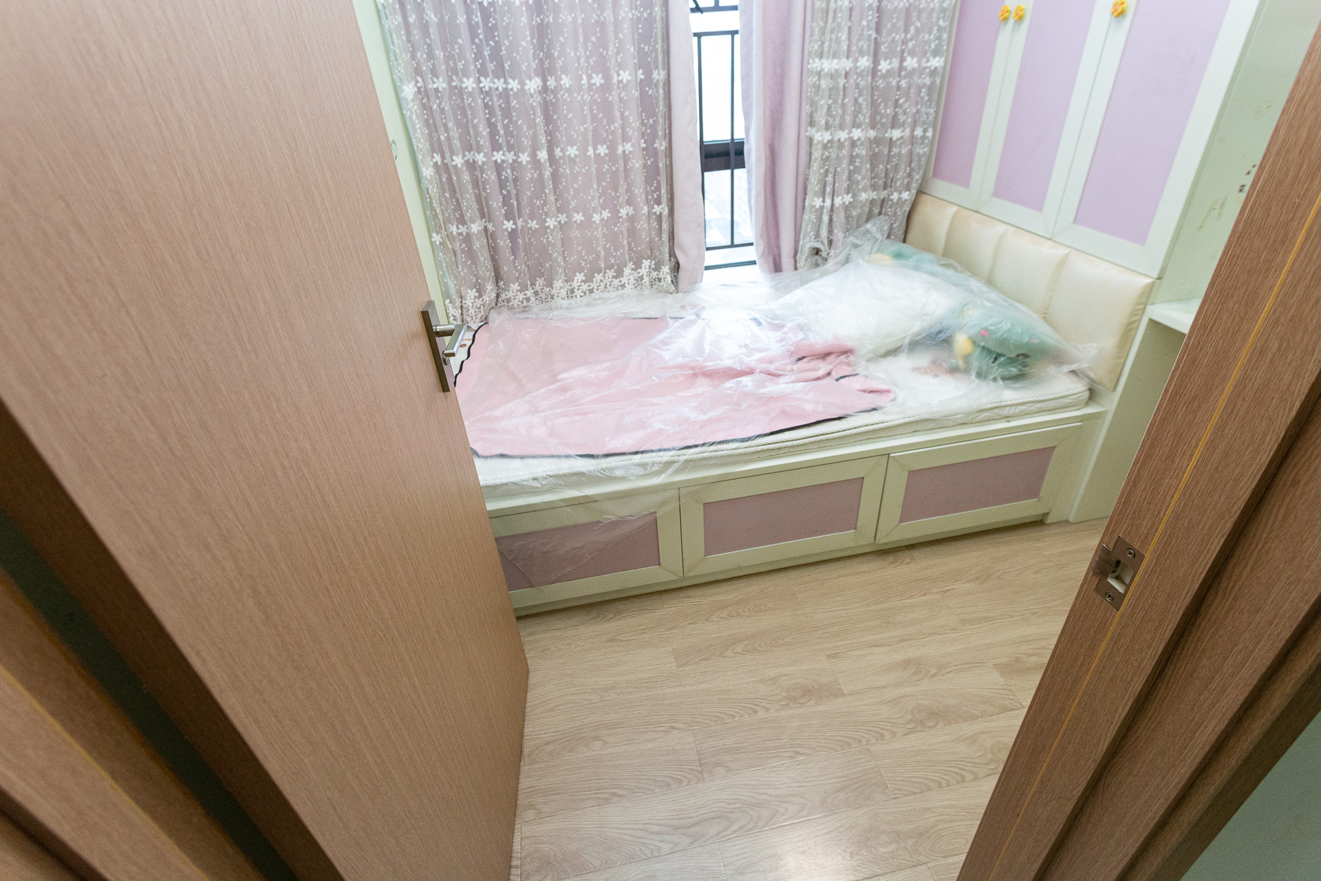 时代倾城二期  4室2厅2卫   90.00万卧室