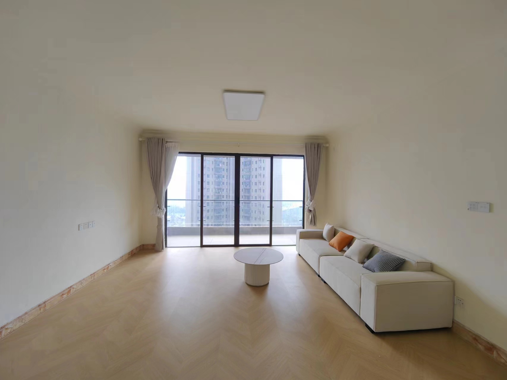 华耀碧桂园十里江湾天汇 4室2厅2卫 2800.0元/月 华耀碧桂园十里江湾天汇 4室2厅2卫 2800.0元/月室内图