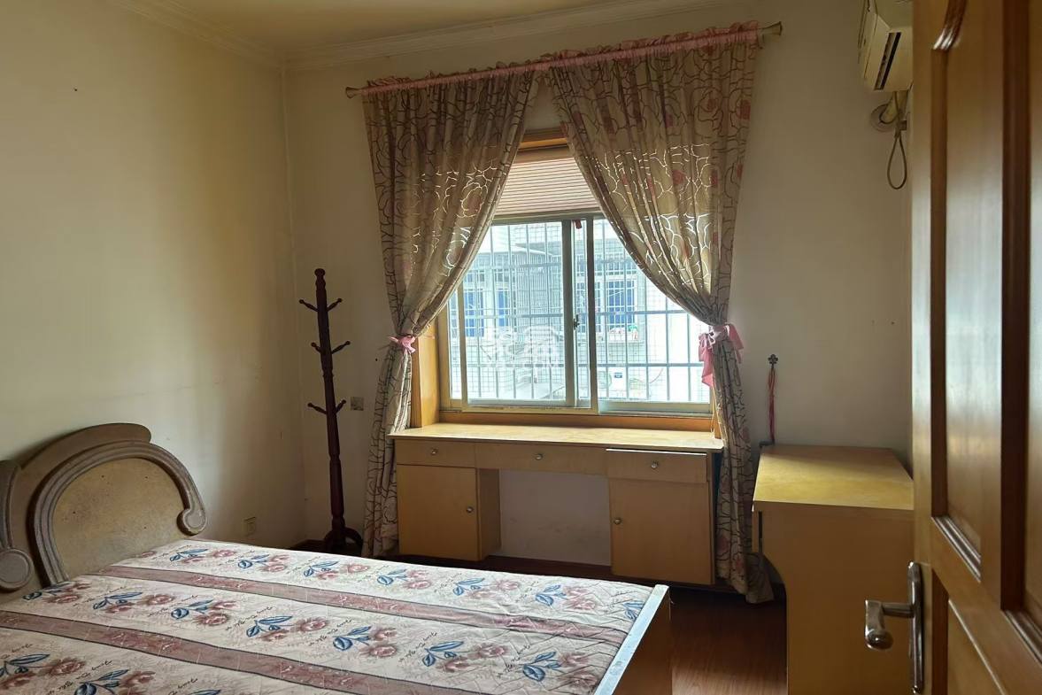 新合四村 1室0厅0卫 1700.0元/月 新合四村 1室0厅0卫 1700.0元/月室内图