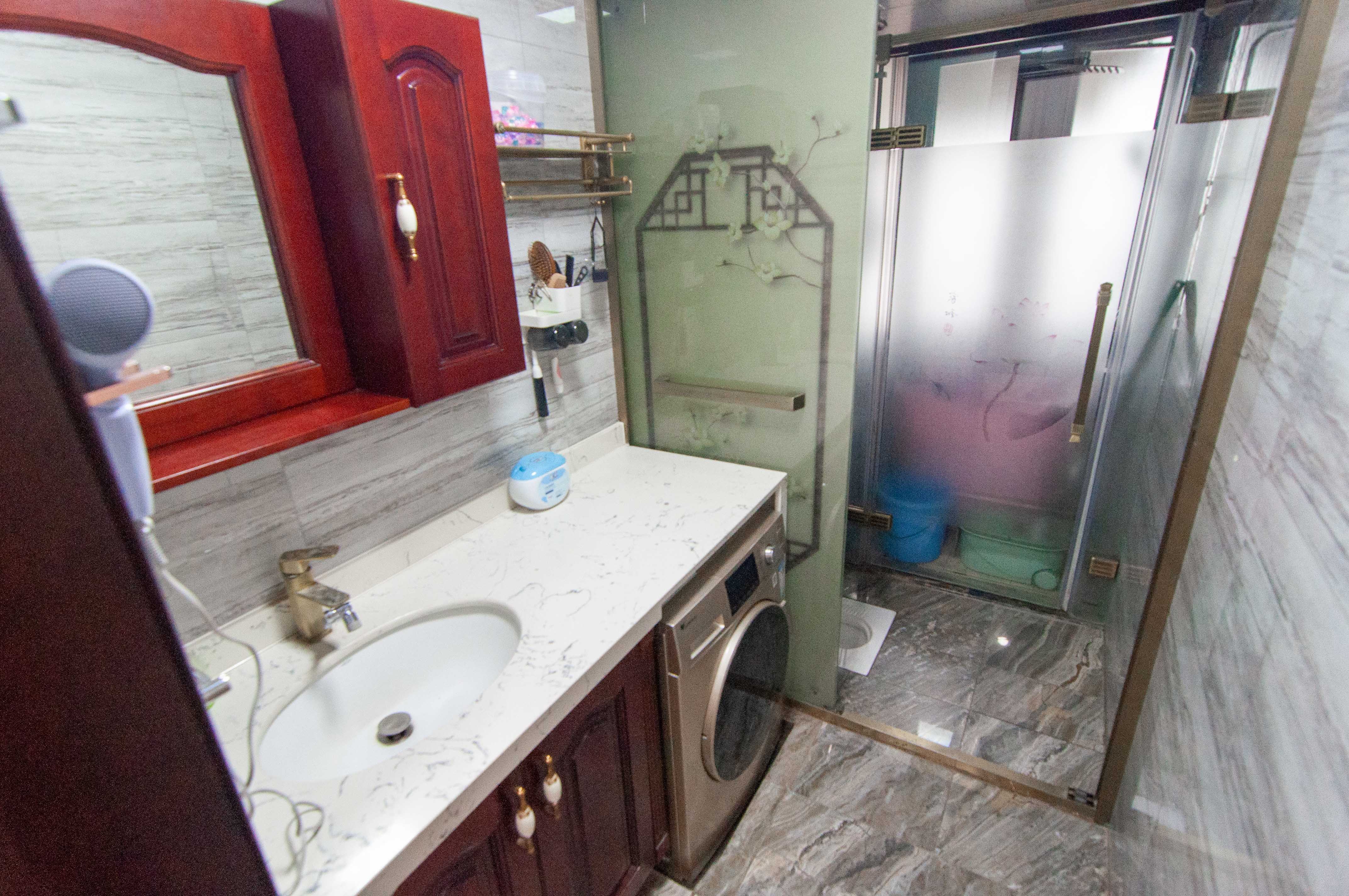 中建梅溪湖中心  4室2厅2卫   288.00万卫生间