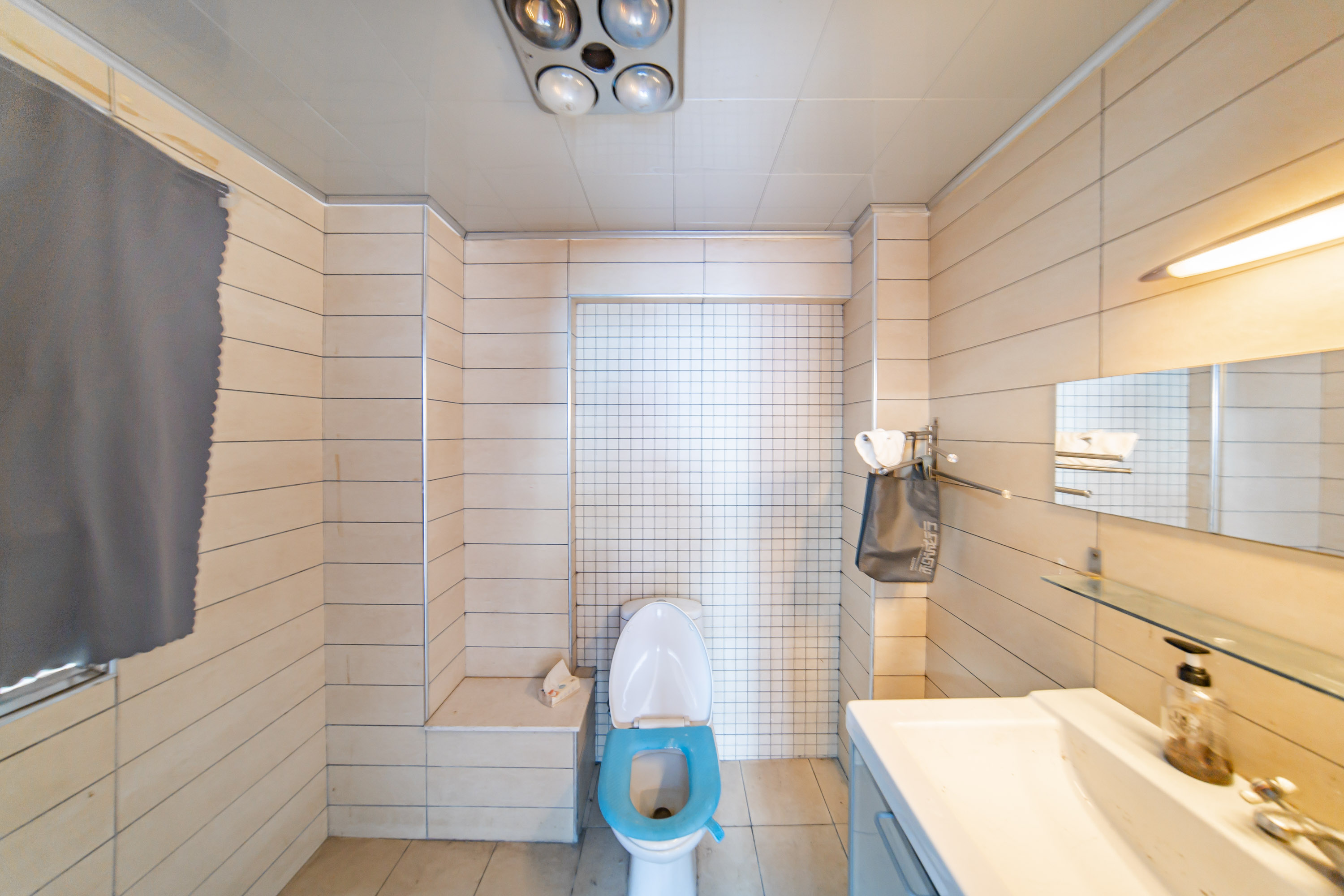 阳光100一期、四五期 2室2厅2卫 72.8万 阳光100一期、四五期 2室2厅2卫 72.8万卫生间