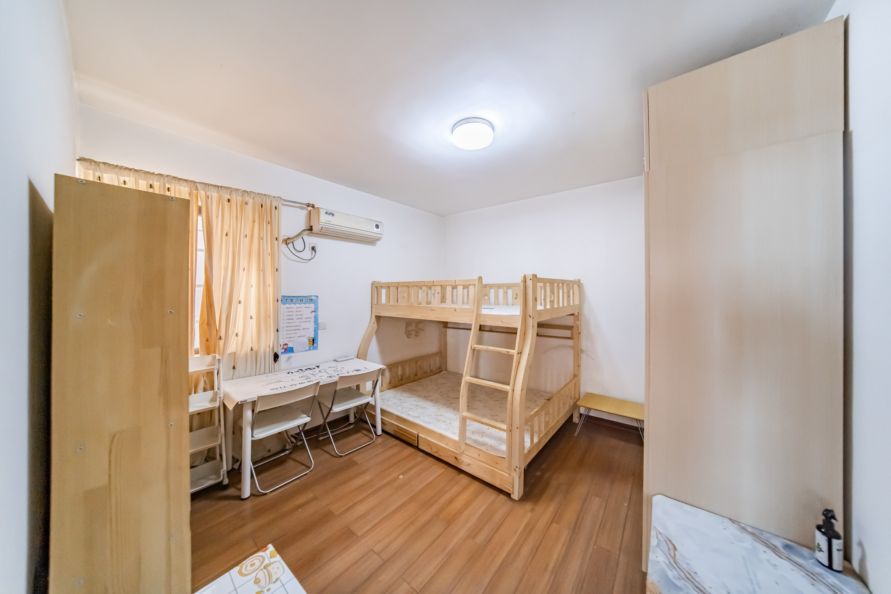 阳光100一期、四五期 2室2厅2卫 72.8万 阳光100一期、四五期 2室2厅2卫 72.8万卧室