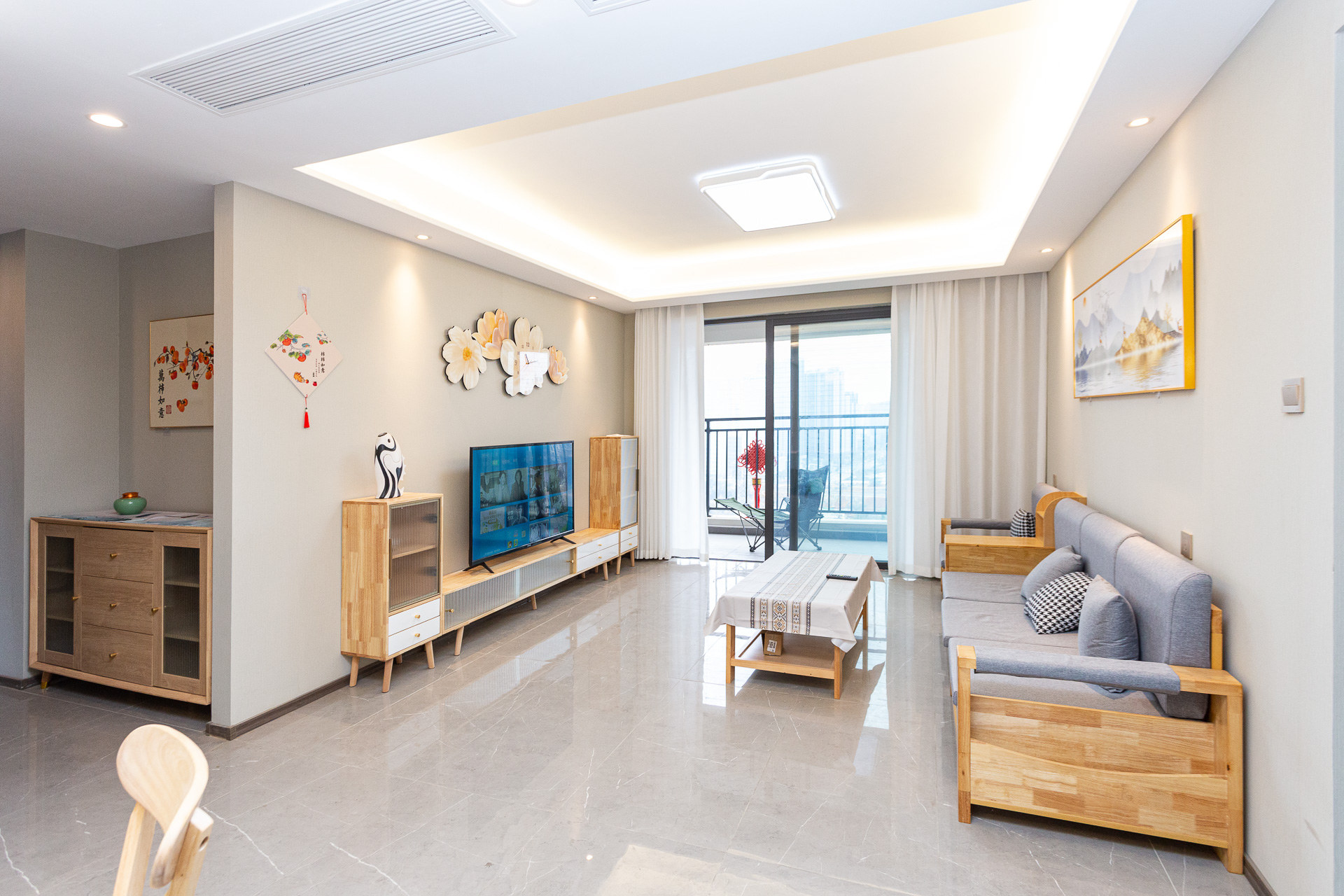 龙湖翠湖壹号 4室2厅2卫 158.0万 龙湖翠湖壹号 4室2厅2卫 158.0万客厅