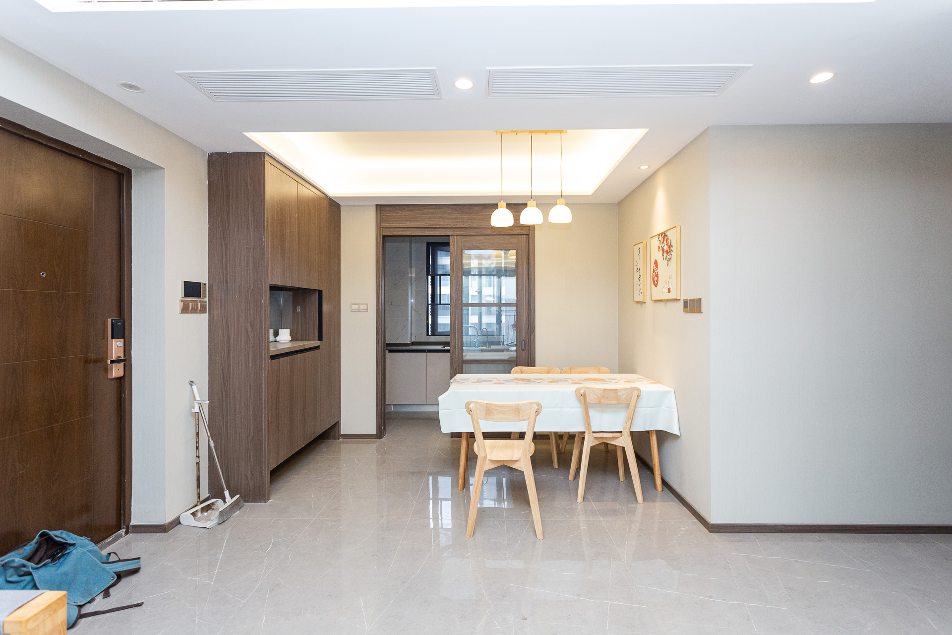 龙湖翠湖壹号 4室2厅2卫 158.0万 龙湖翠湖壹号 4室2厅2卫 158.0万客厅