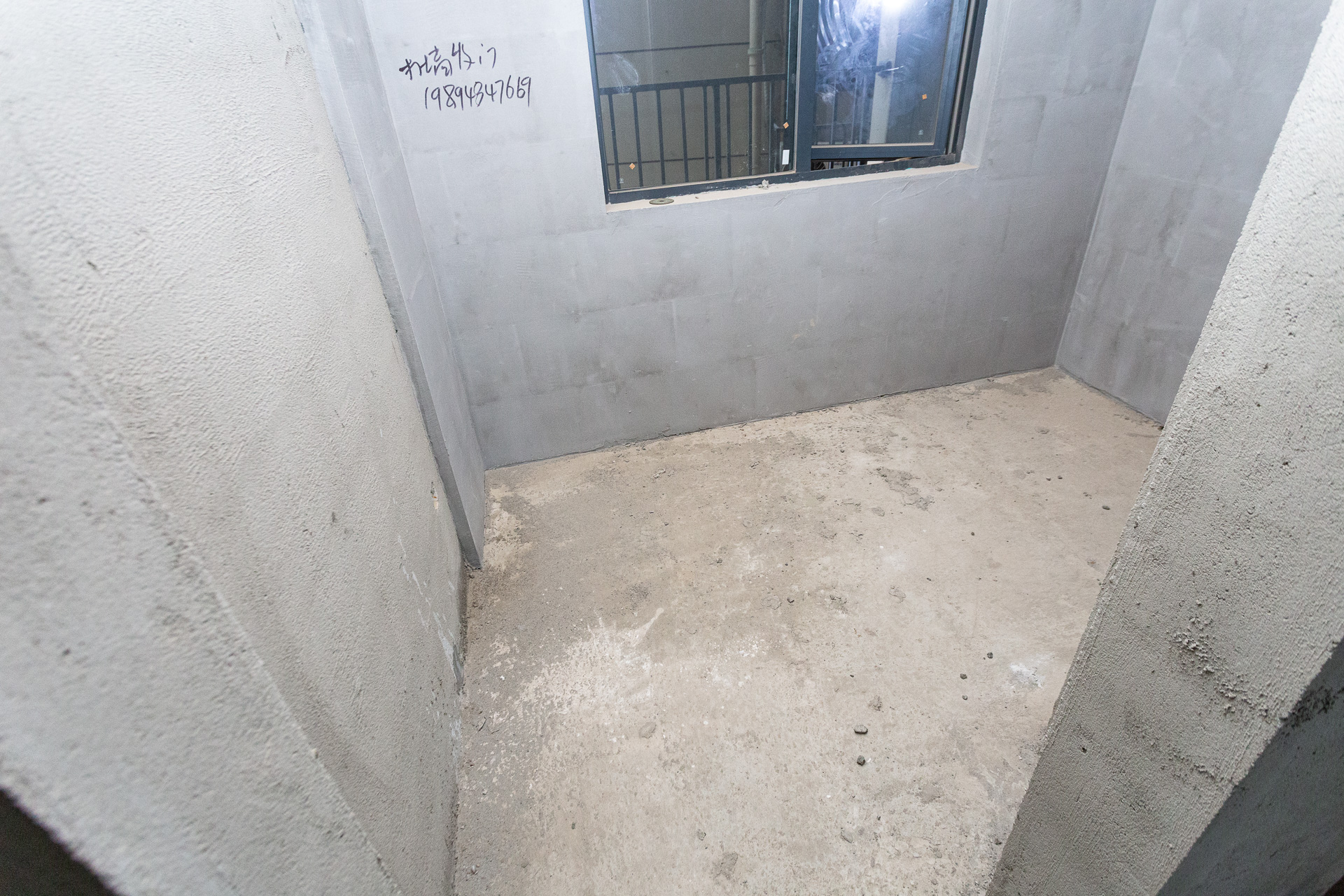 润和滨江广场（润和中央广场）  5室2厅2卫   130.00万卧室
