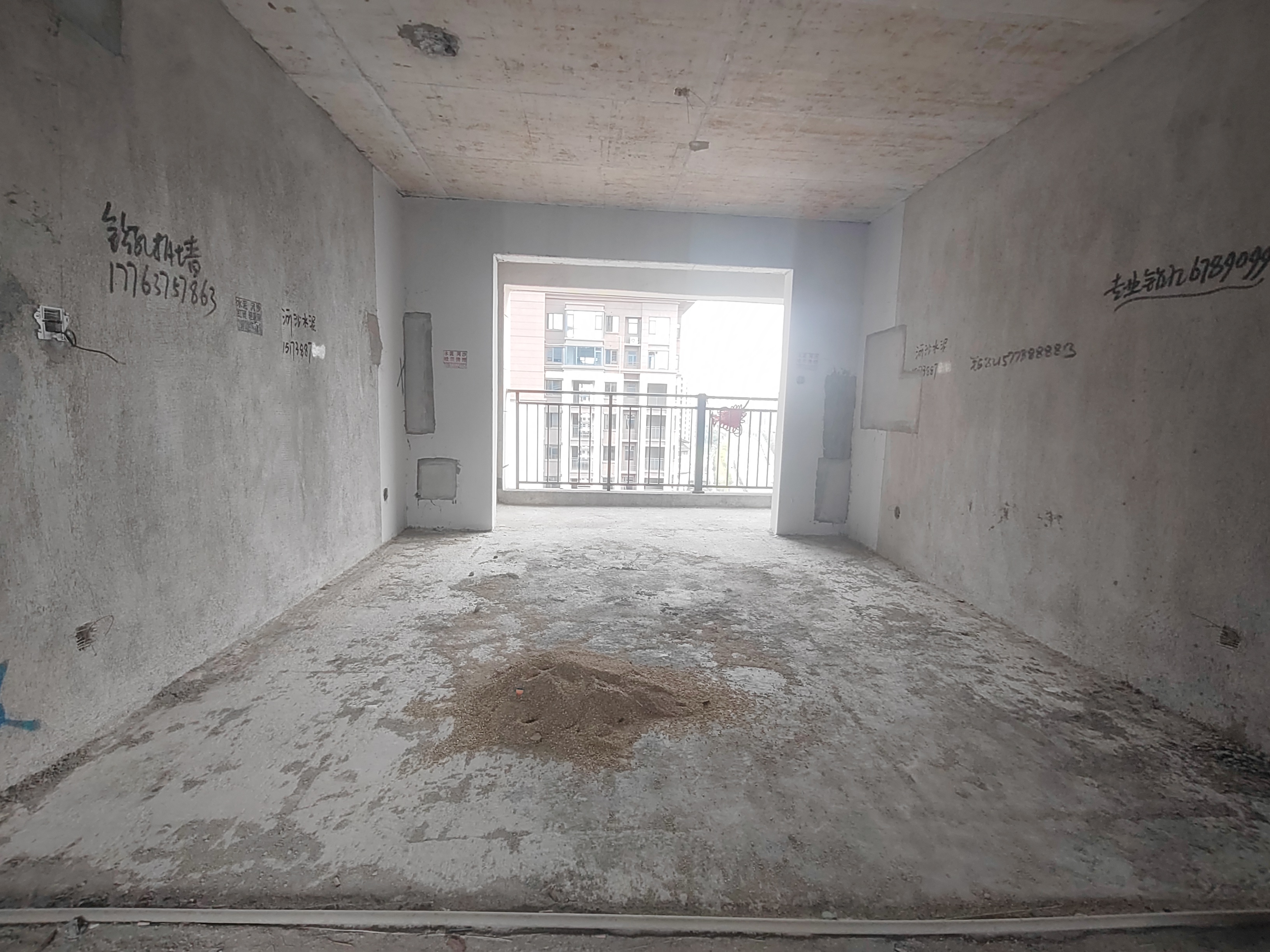 大汉龙城  4室2厅2卫    90.0万 大汉龙城  4室2厅2卫    90.0万室内图