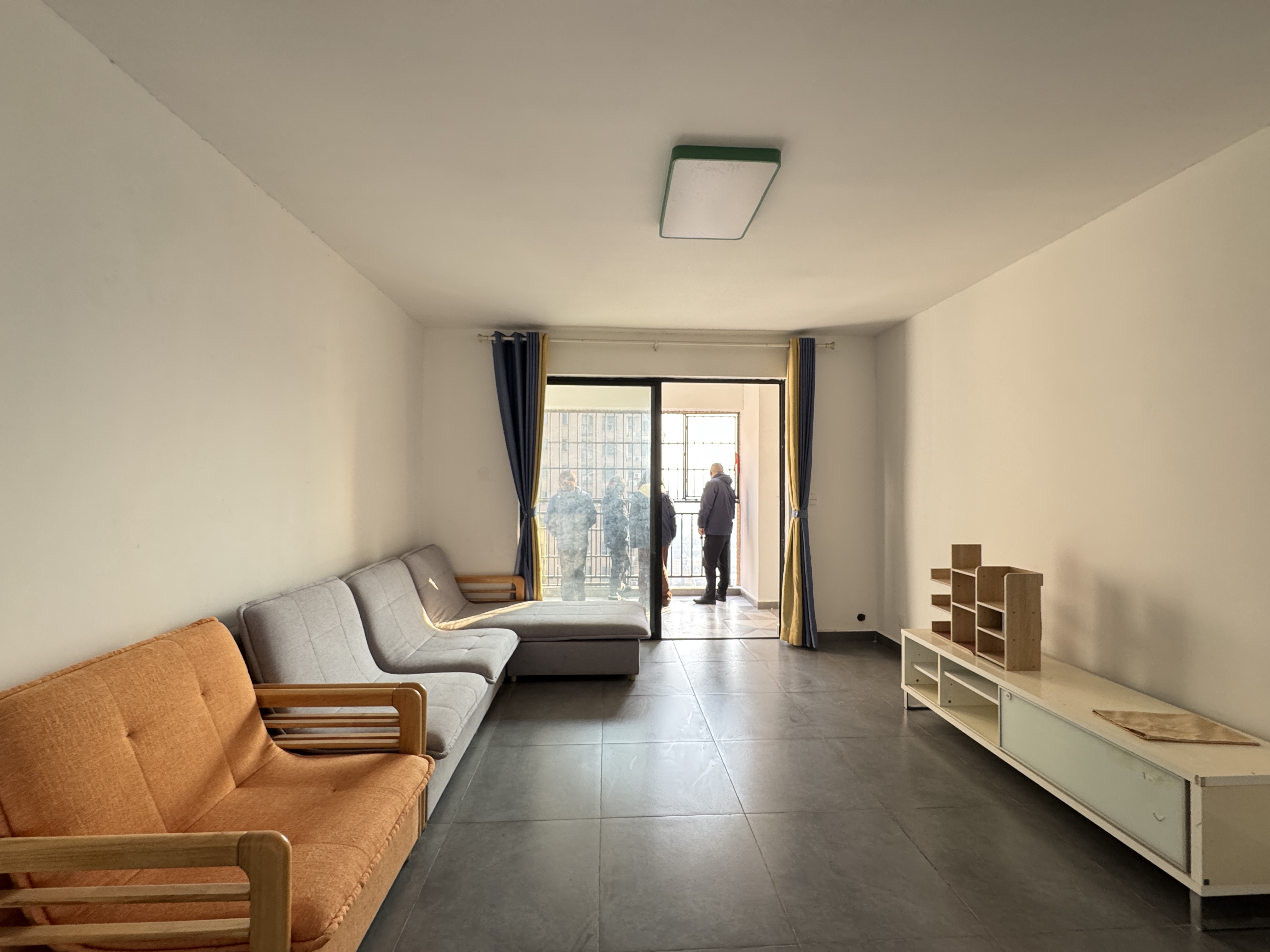 三一街区  3室2厅2卫   2200.00元/月室内图