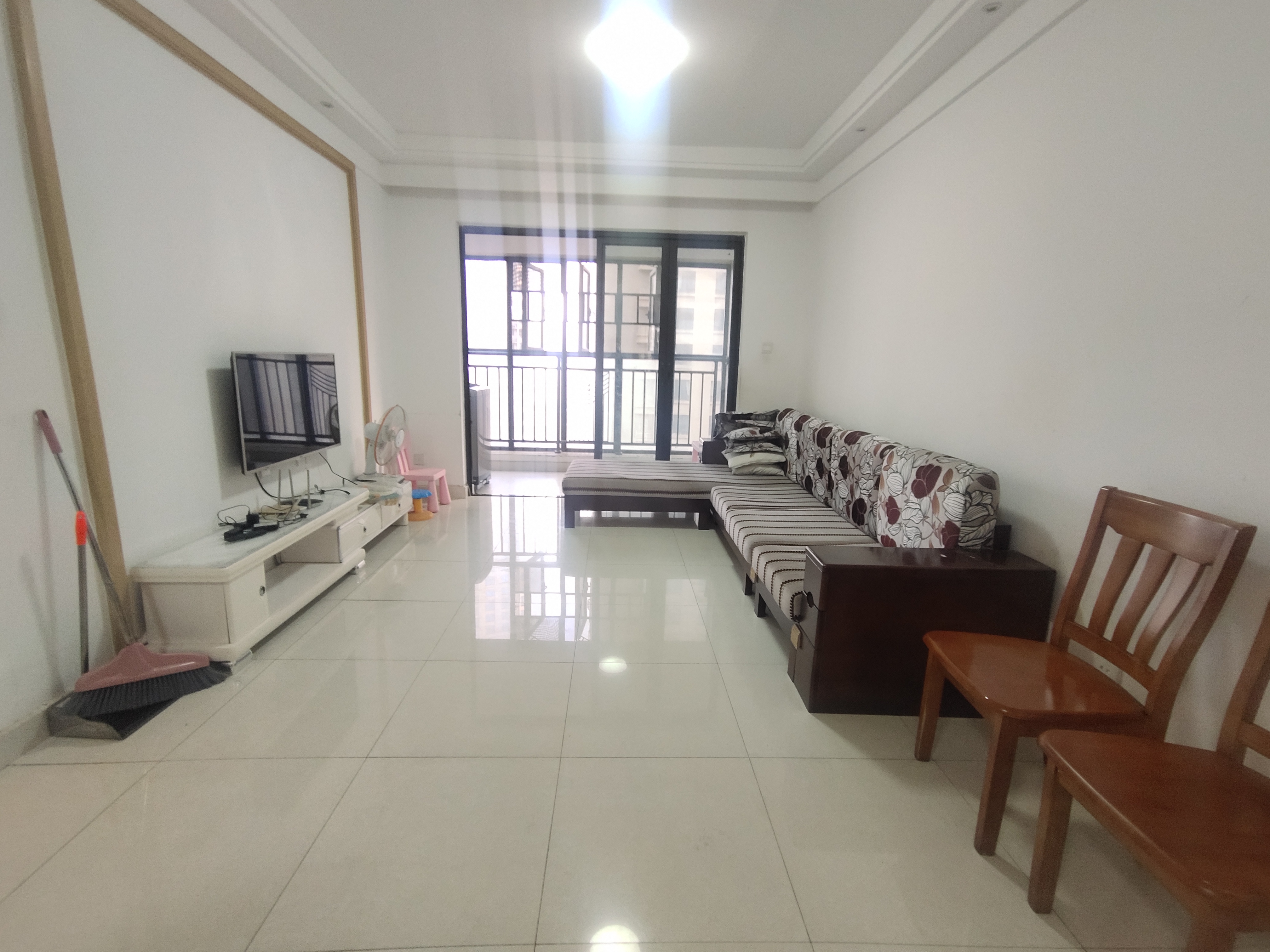 中海国际三期 3室1厅1卫 2000.0元/月 中海国际三期 3室1厅1卫 2000.0元/月室内图