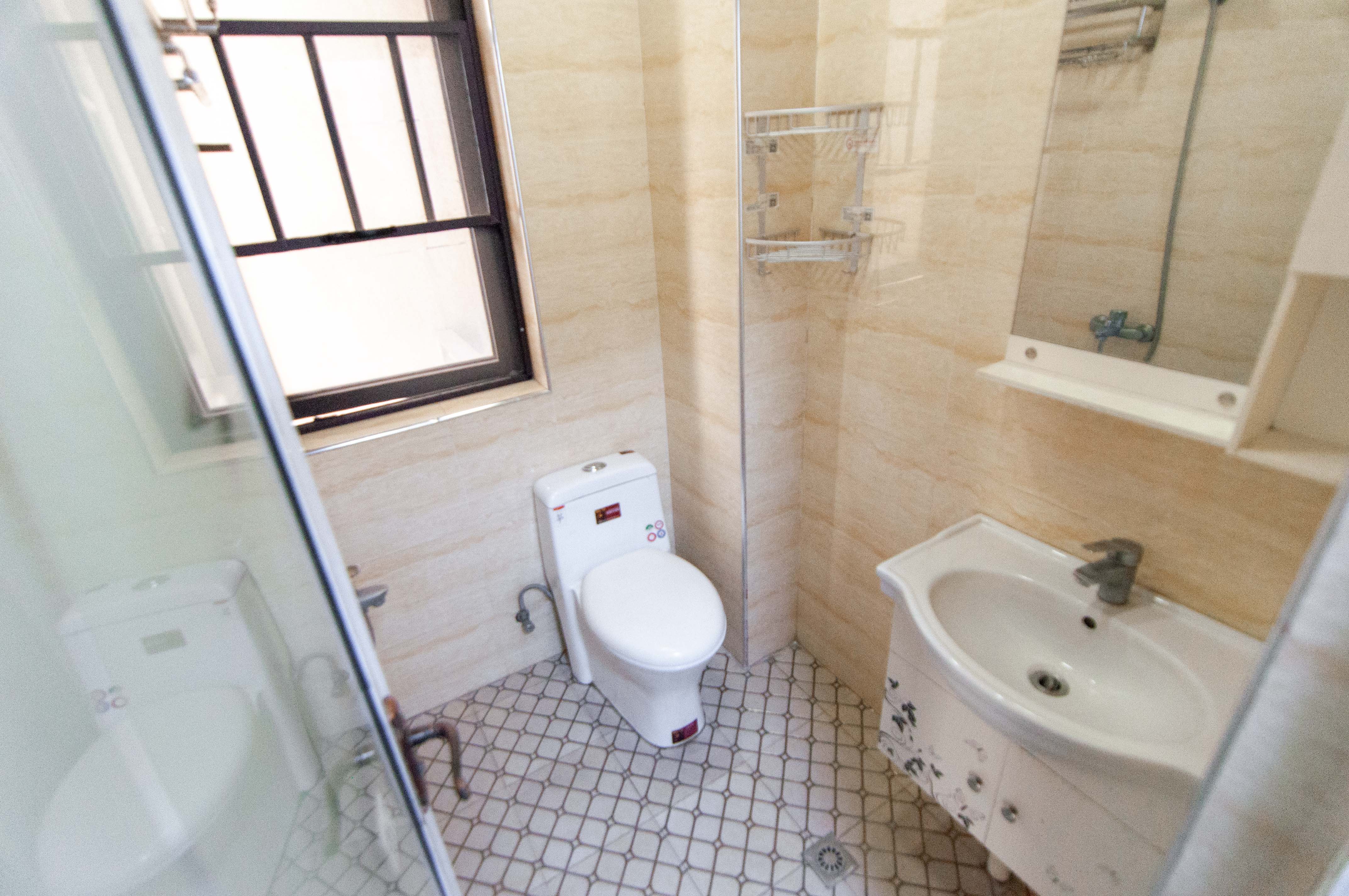 金茂梅溪湖 3室2厅1卫 130.0万 金茂梅溪湖 3室2厅1卫 130.0万卫生间