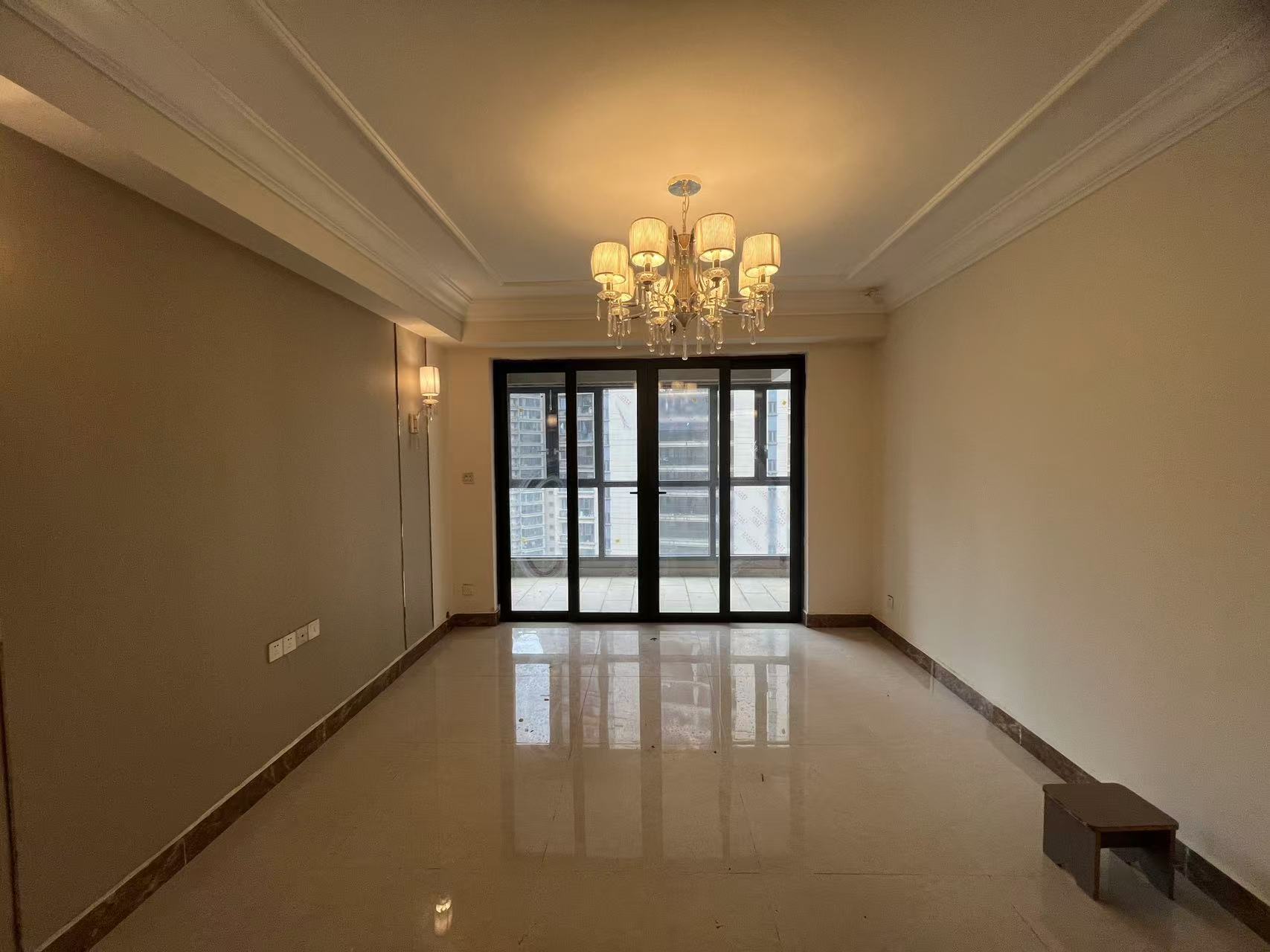 恒大华府  3室2厅2卫    63.0万 恒大华府  3室2厅2卫    63.0万室内图