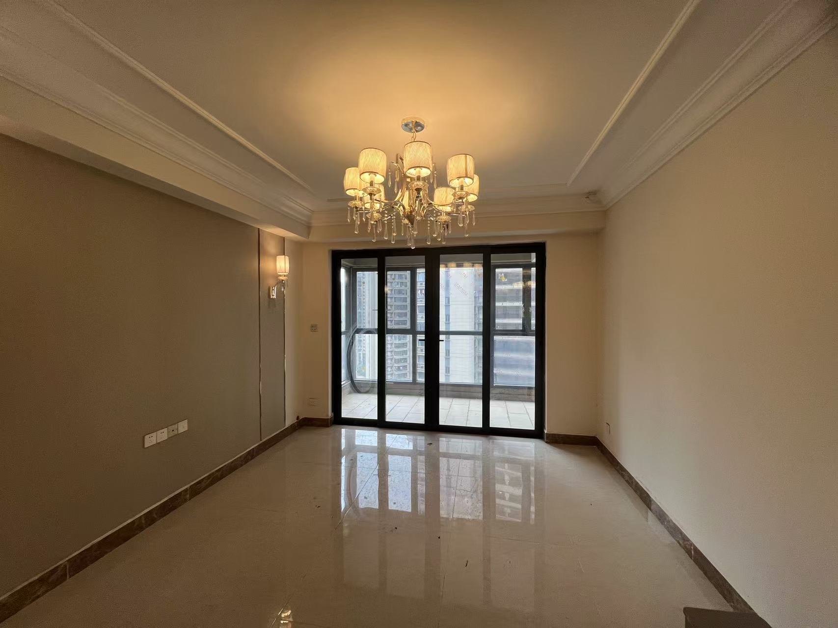 恒大华府  3室2厅2卫    63.0万 恒大华府  3室2厅2卫    63.0万室内图