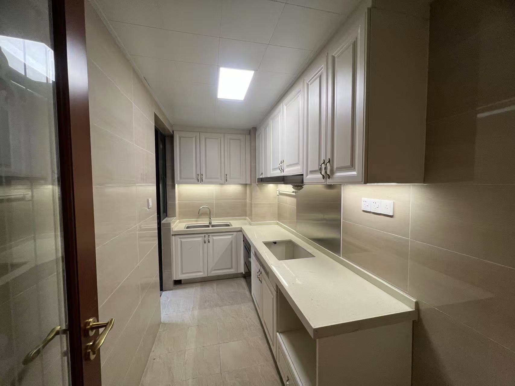 恒大华府  3室2厅2卫    63.0万 恒大华府  3室2厅2卫    63.0万室内图