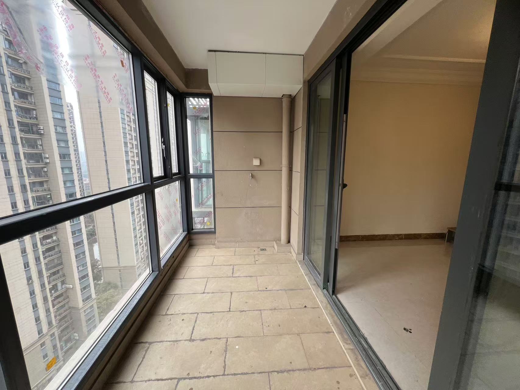 恒大华府  3室2厅2卫    63.0万 恒大华府  3室2厅2卫    63.0万室内图