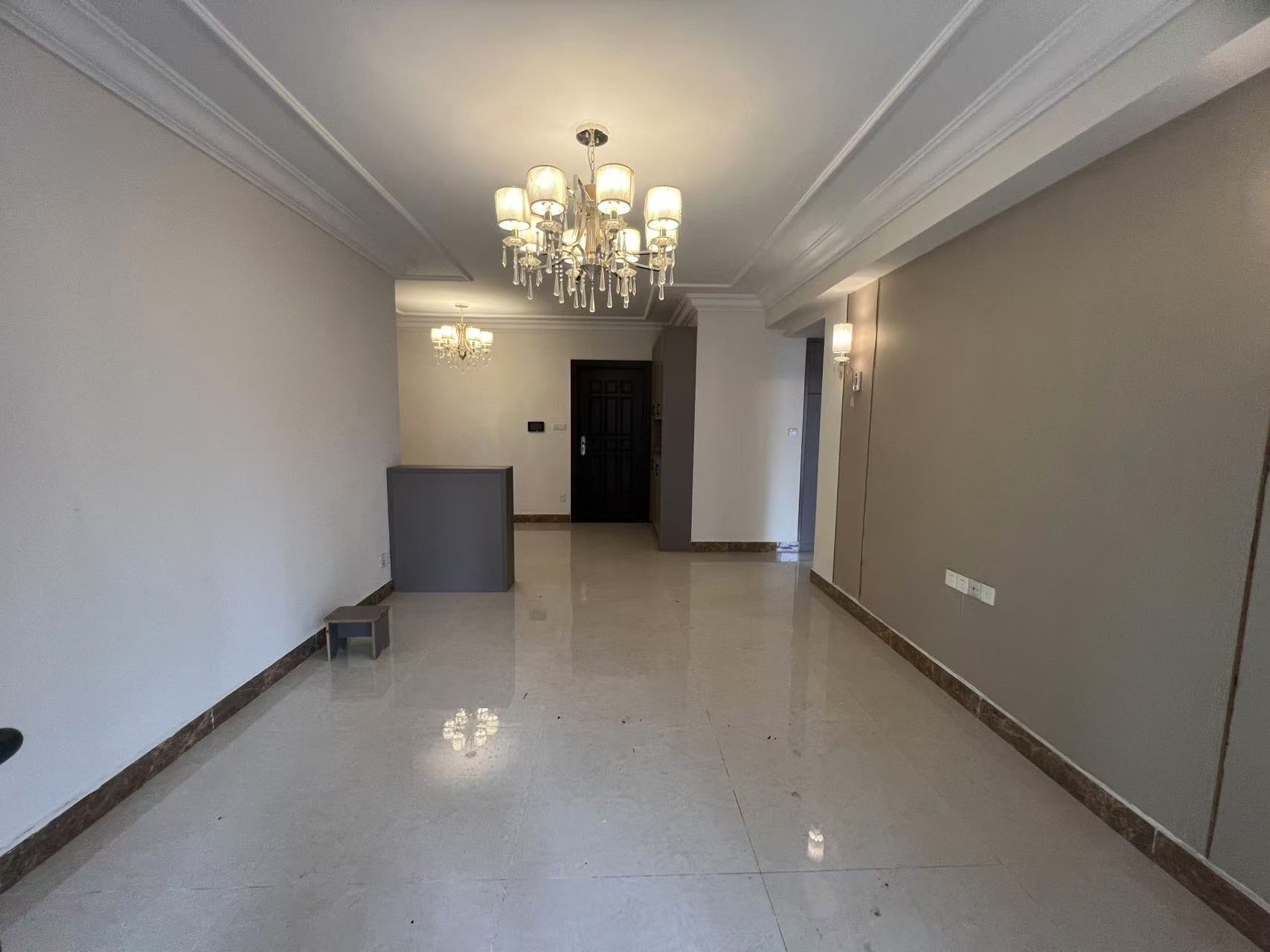 恒大华府  3室2厅2卫    63.0万 恒大华府  3室2厅2卫    63.0万室内图