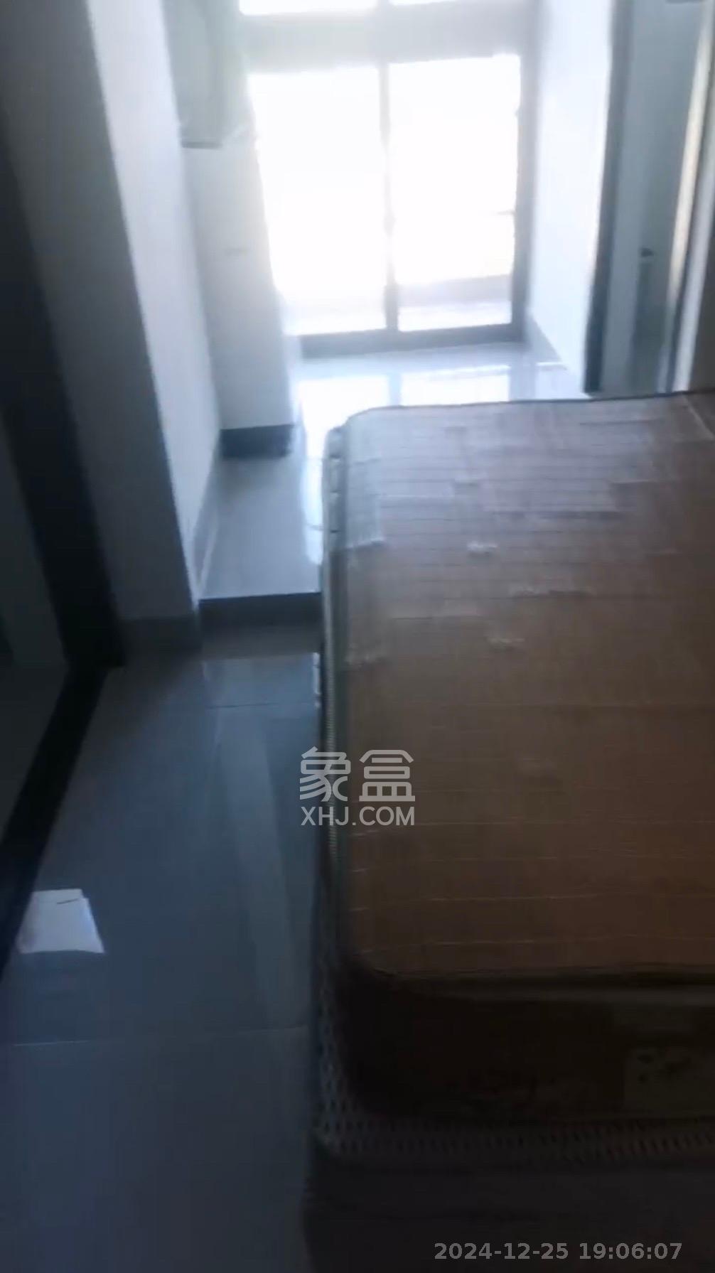 山水新城  1室1厅1卫    1300.0元/月 山水新城  1室1厅1卫    1300.0元/月室内图