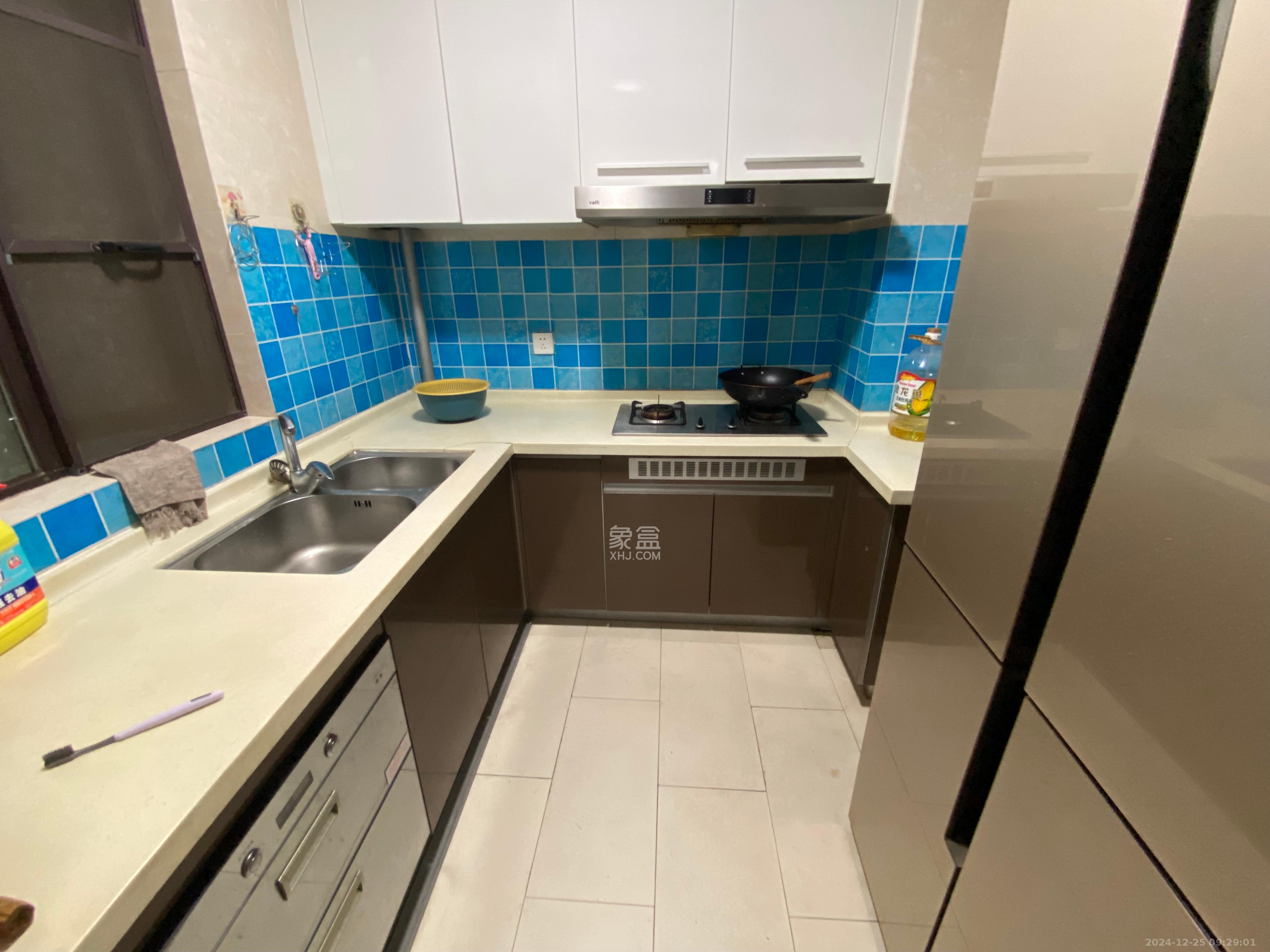 中海国际三期  3室2厅2卫    2500.0元/月 中海国际三期  3室2厅2卫    2500.0元/月室内图