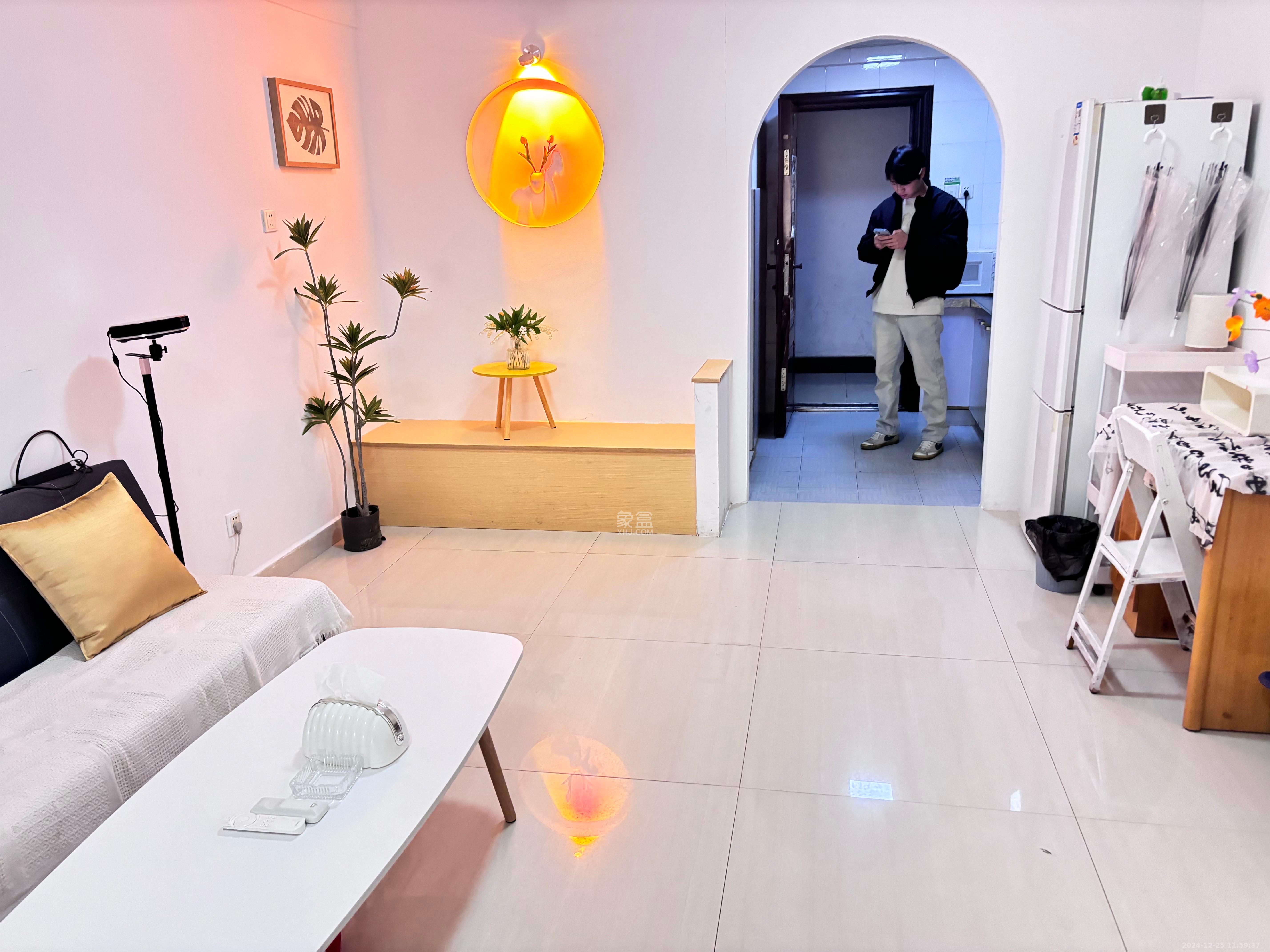 七彩丽都 1室1厅1卫 2000.0元/月 七彩丽都 1室1厅1卫 2000.0元/月室内图