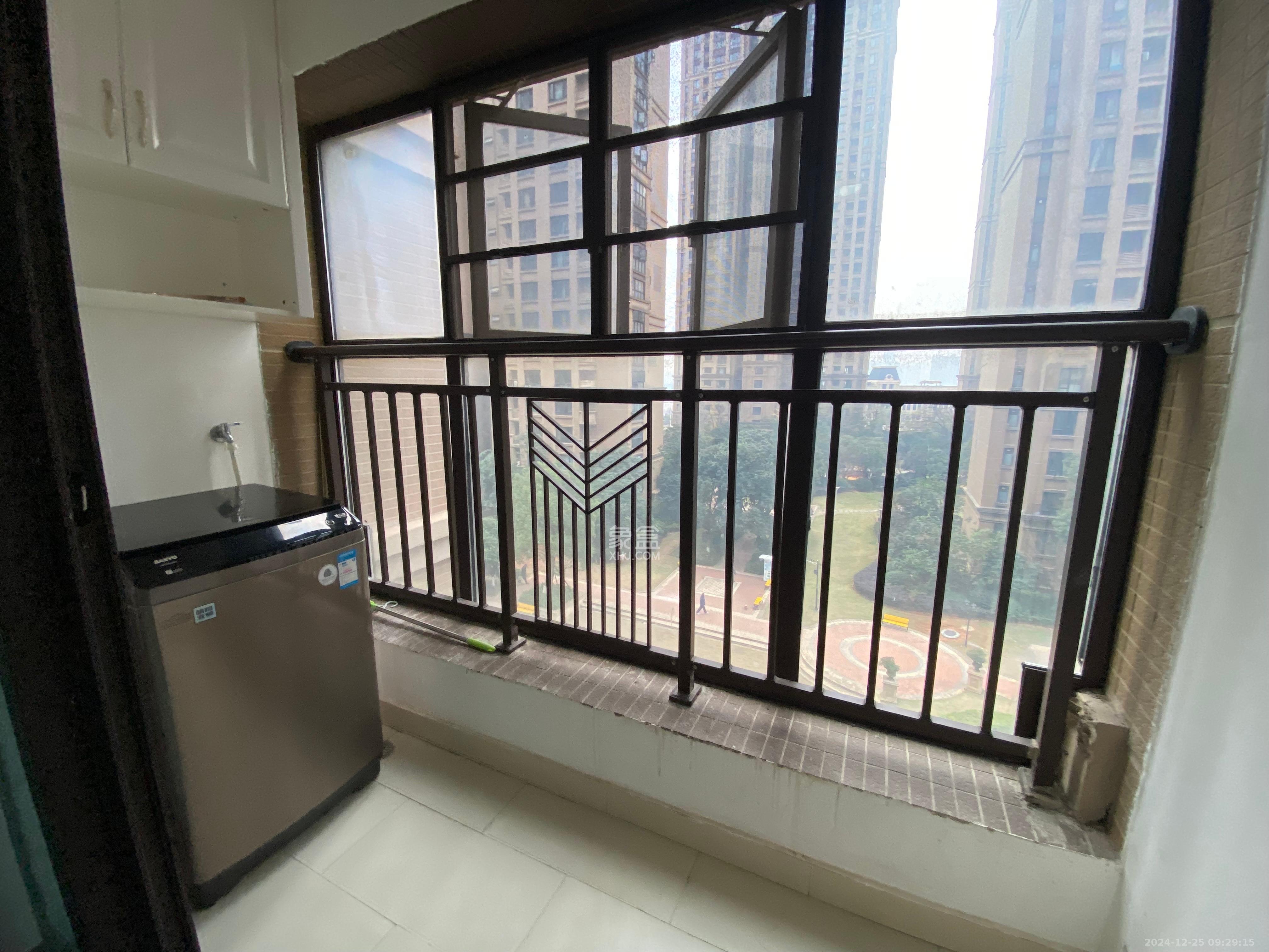 中海国际三期  3室2厅2卫    2500.0元/月 中海国际三期  3室2厅2卫    2500.0元/月室内图