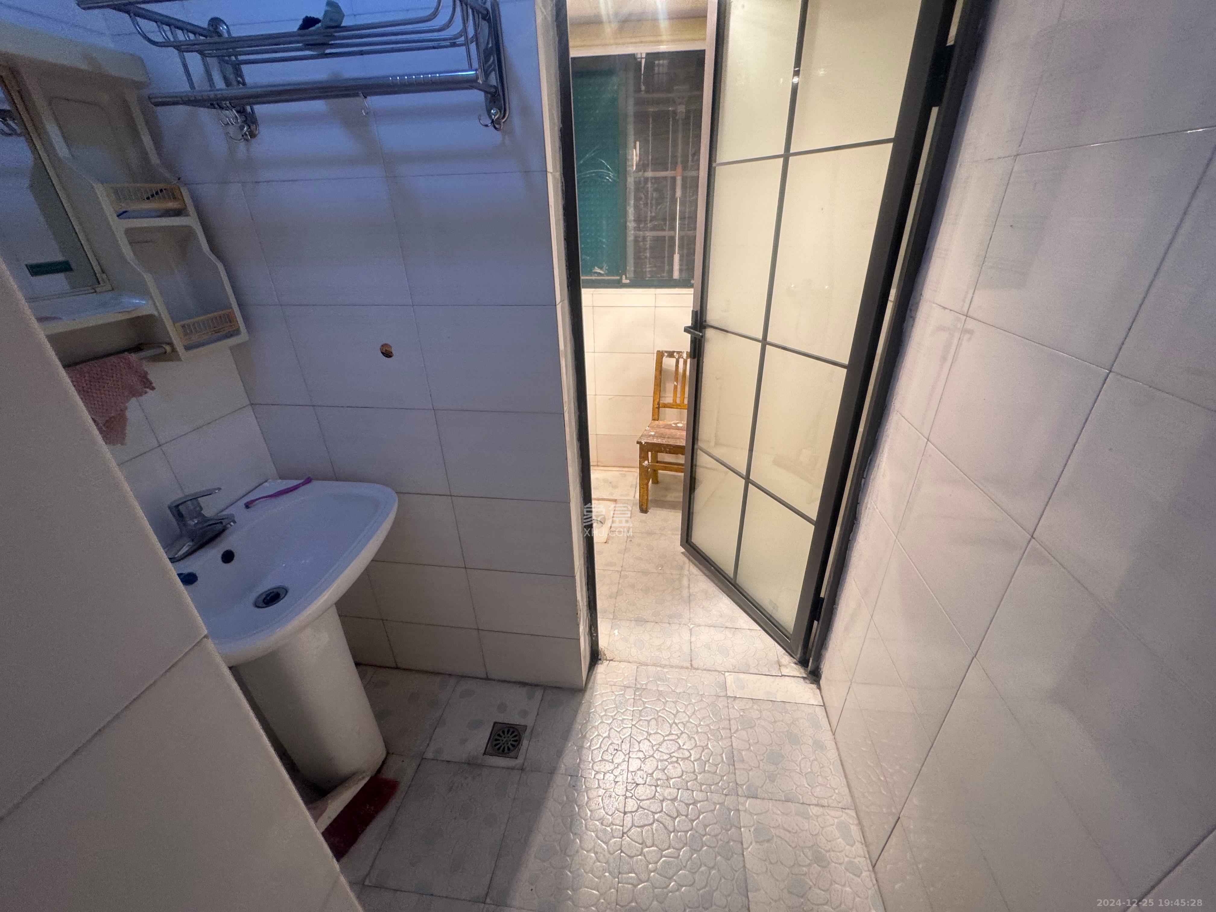 东屯安置小区 2室1厅1卫 1500.0元/月 东屯安置小区 2室1厅1卫 1500.0元/月室内图