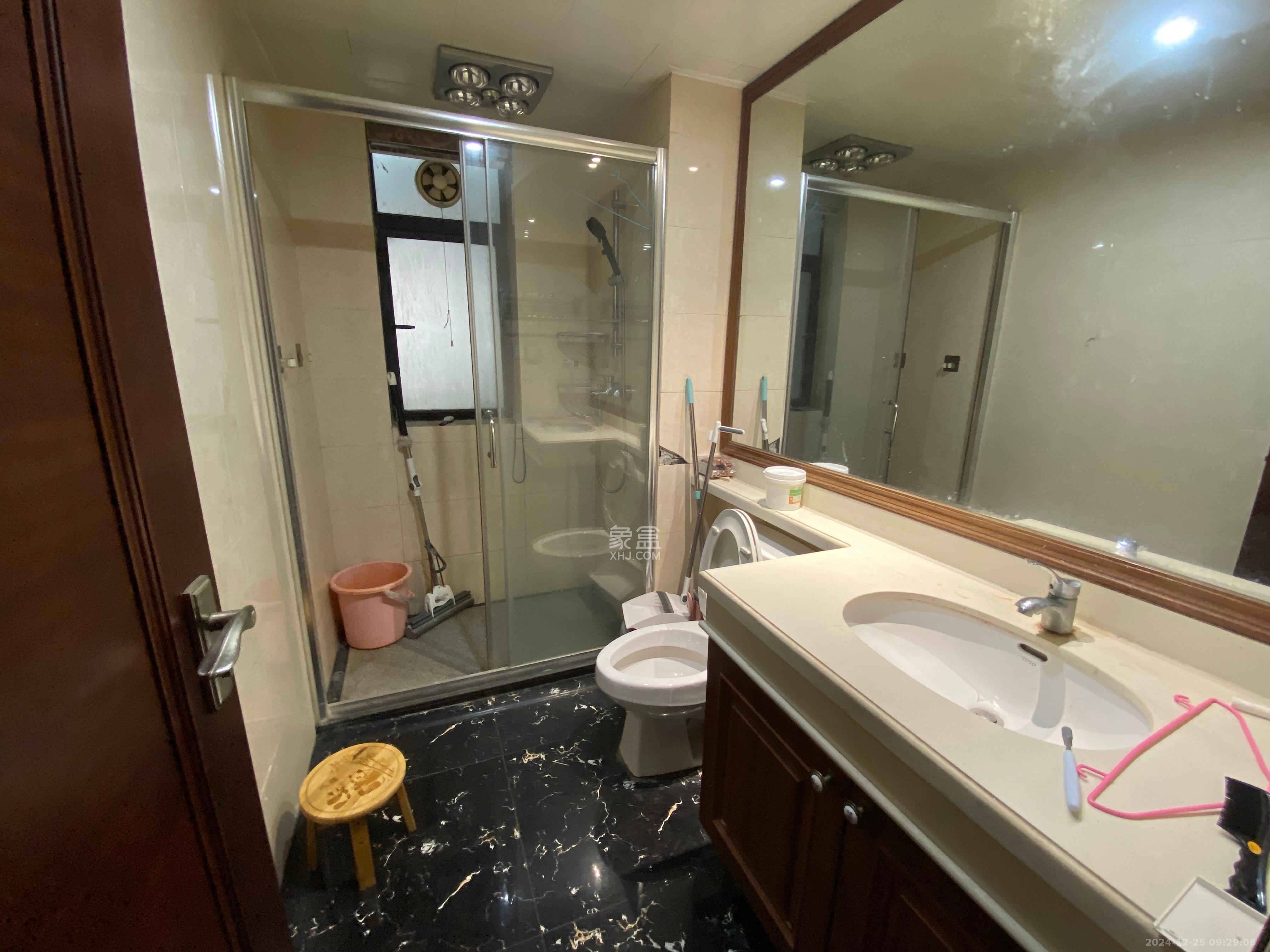 中海国际三期  3室2厅2卫    2500.0元/月 中海国际三期  3室2厅2卫    2500.0元/月室内图