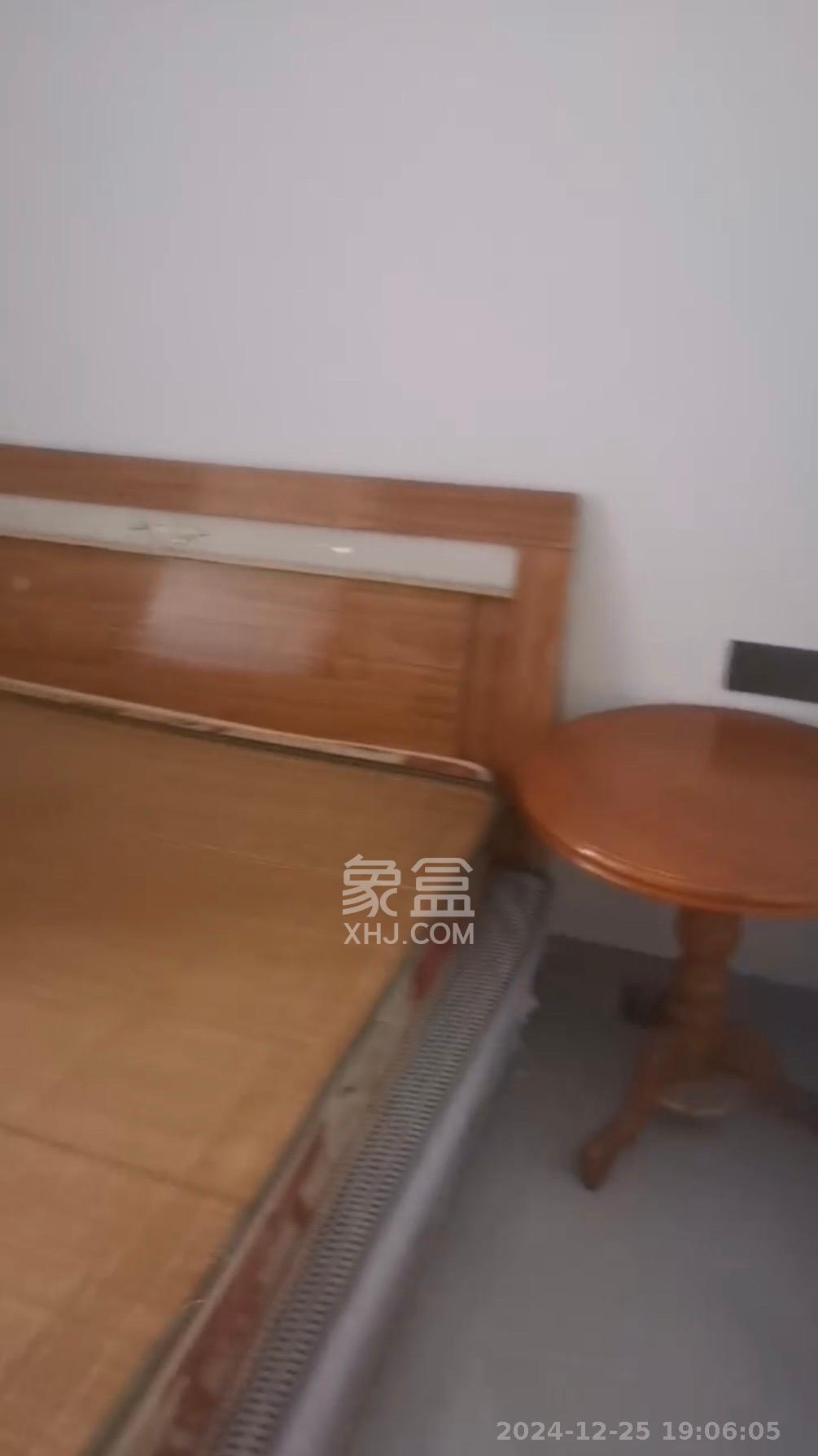 山水新城  1室1厅1卫    1300.0元/月 山水新城  1室1厅1卫    1300.0元/月室内图