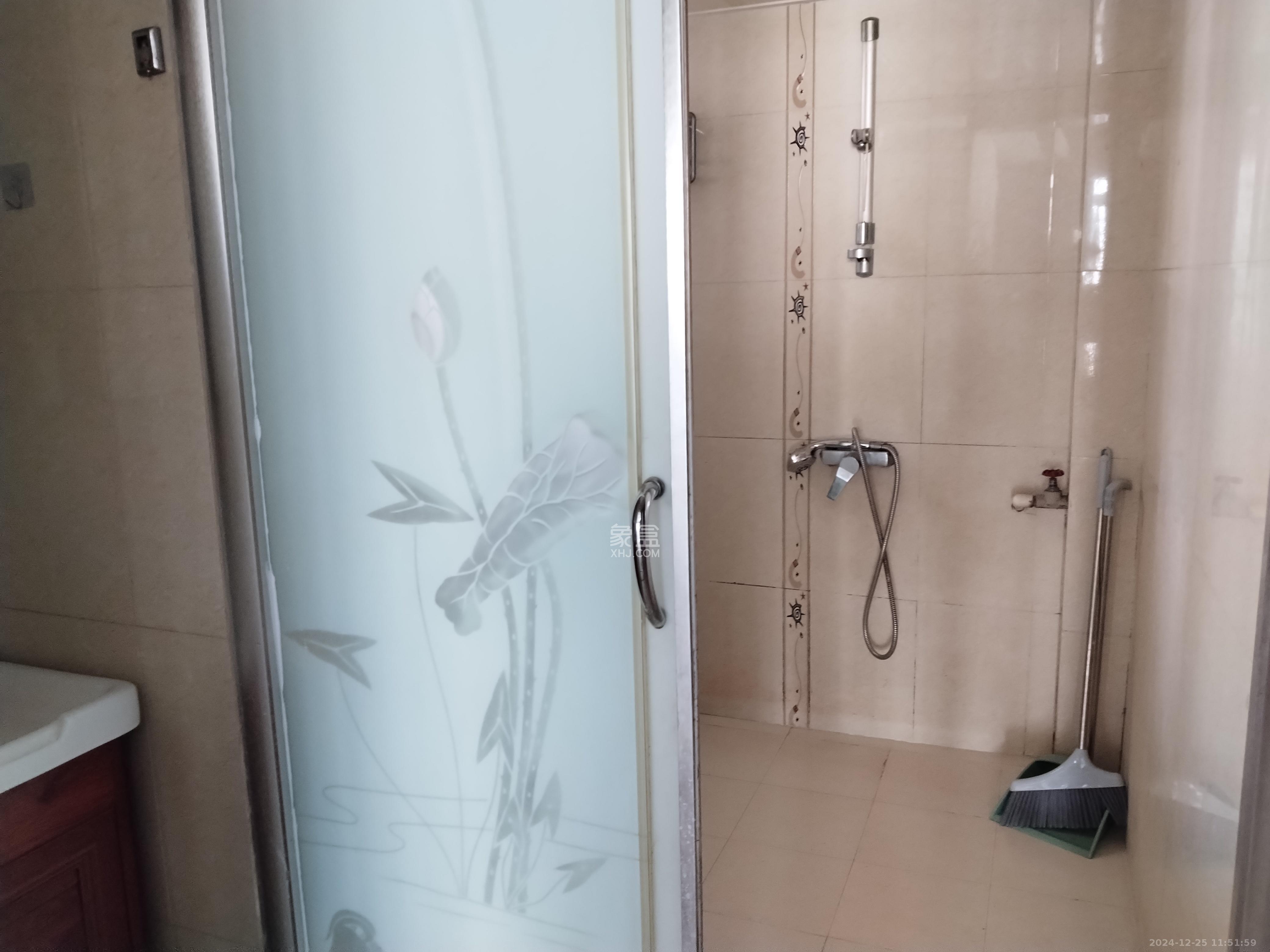 桐荫里社区 3室2厅2卫 5200.0元/月 桐荫里社区 3室2厅2卫 5200.0元/月室内图