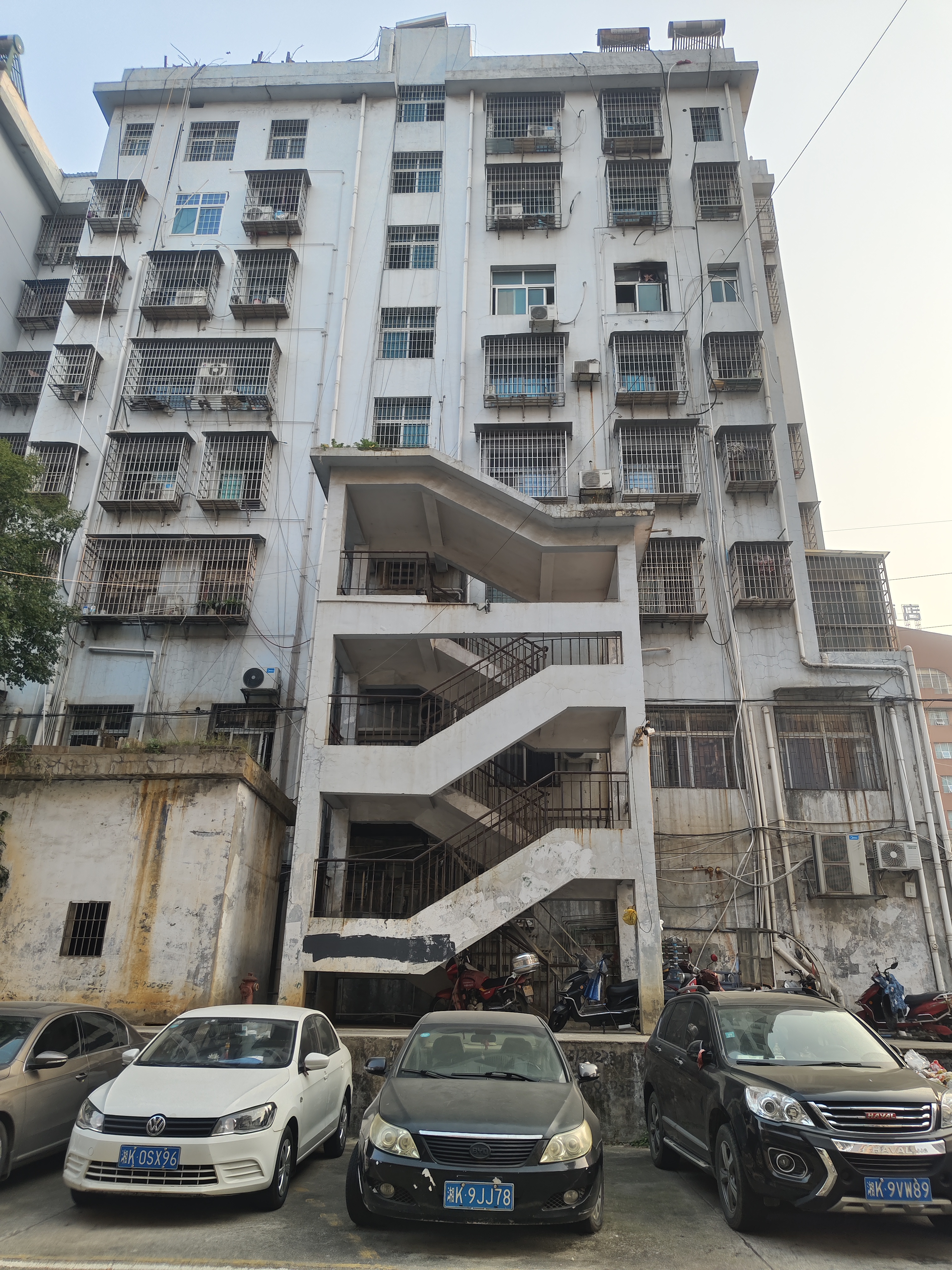 湘中园 3室2厅2卫 60.8万 湘中园 3室2厅2卫 60.8万客厅