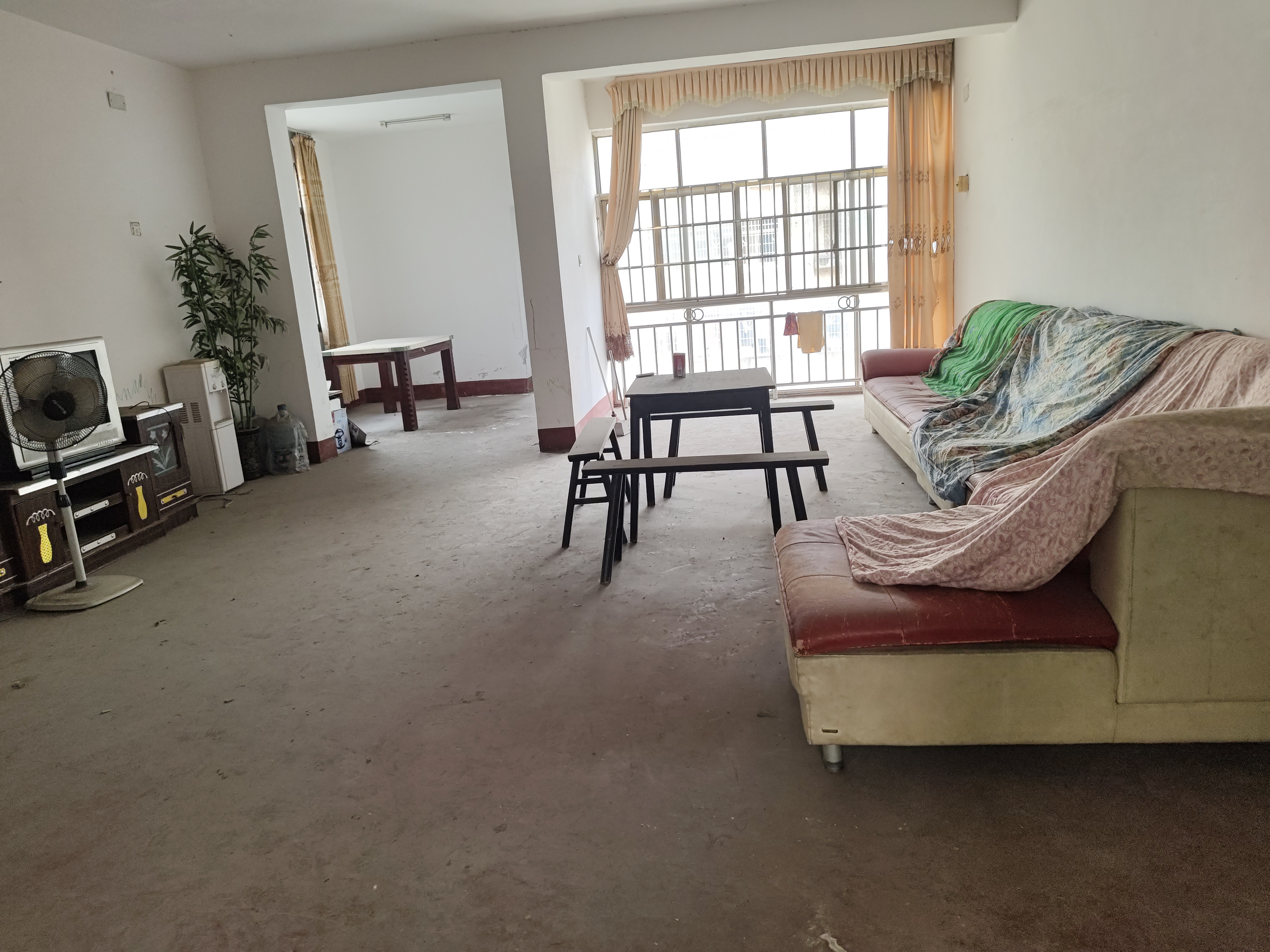 国家煤矿安全监察单位房(国家矿山安全监察)  3室2厅2卫    90.0万客厅