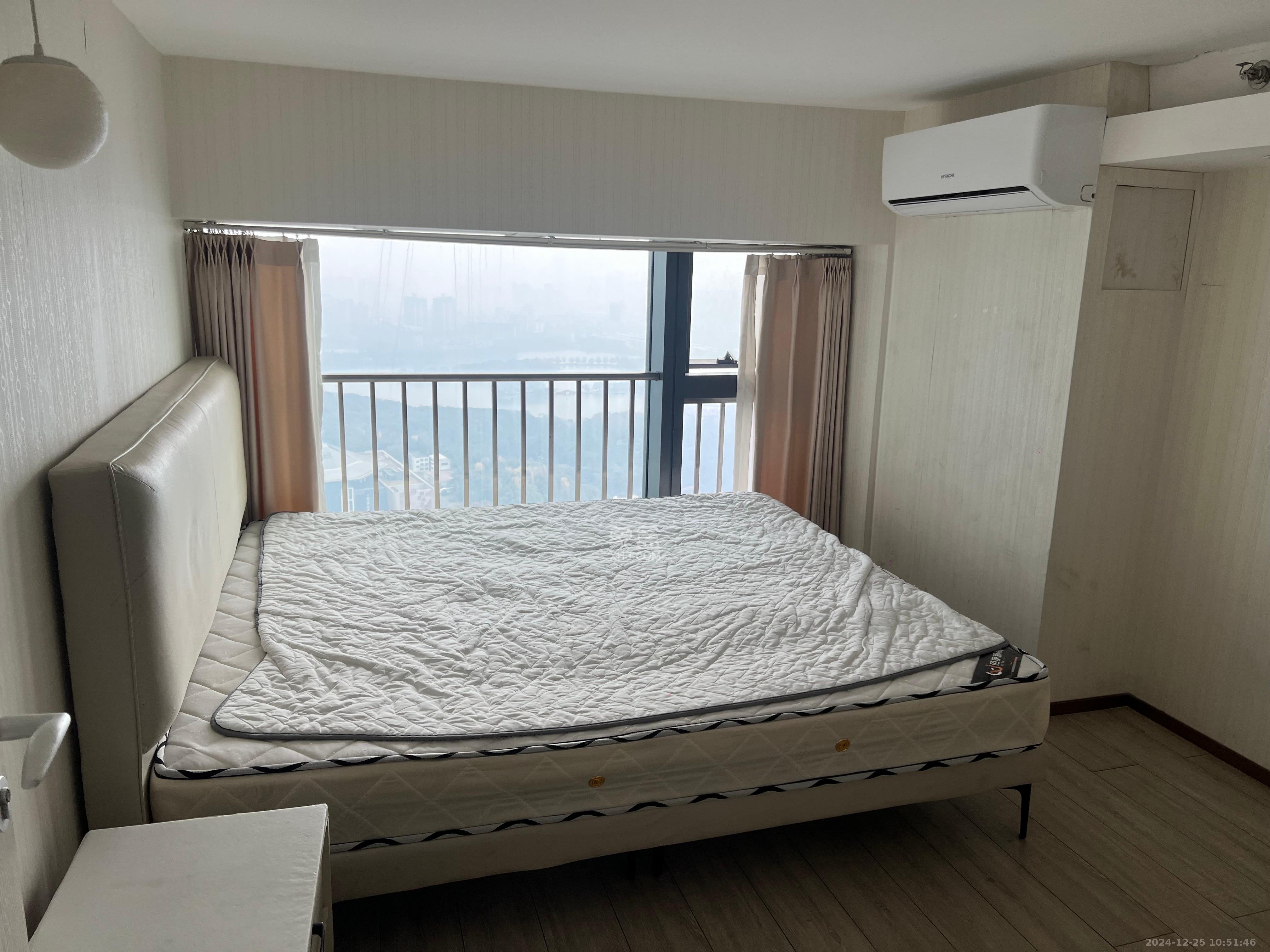 华远华时代  3室2厅2卫   4500.00元/月