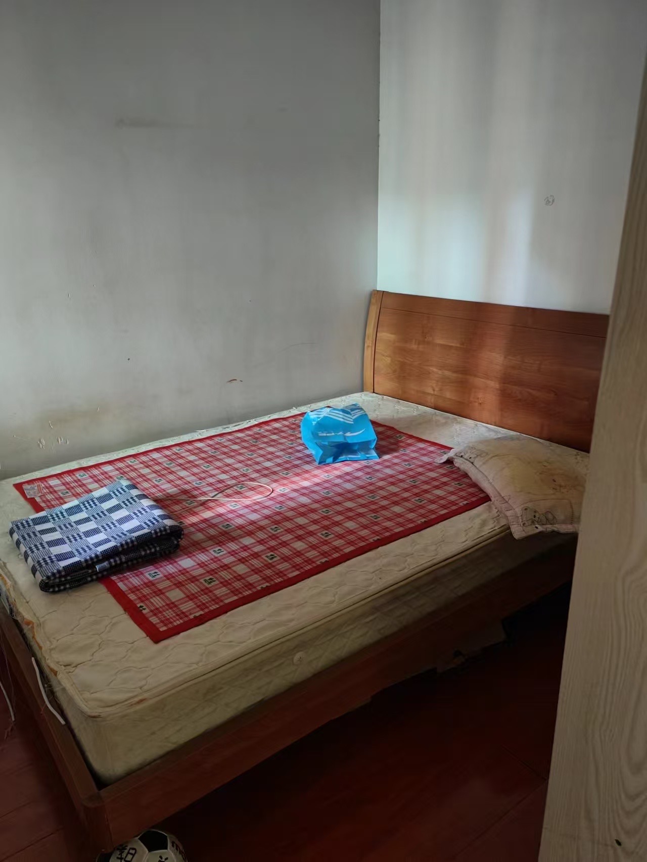 银源春天 2室2厅1卫 1200.0元/月 银源春天 2室2厅1卫 1200.0元/月室内图