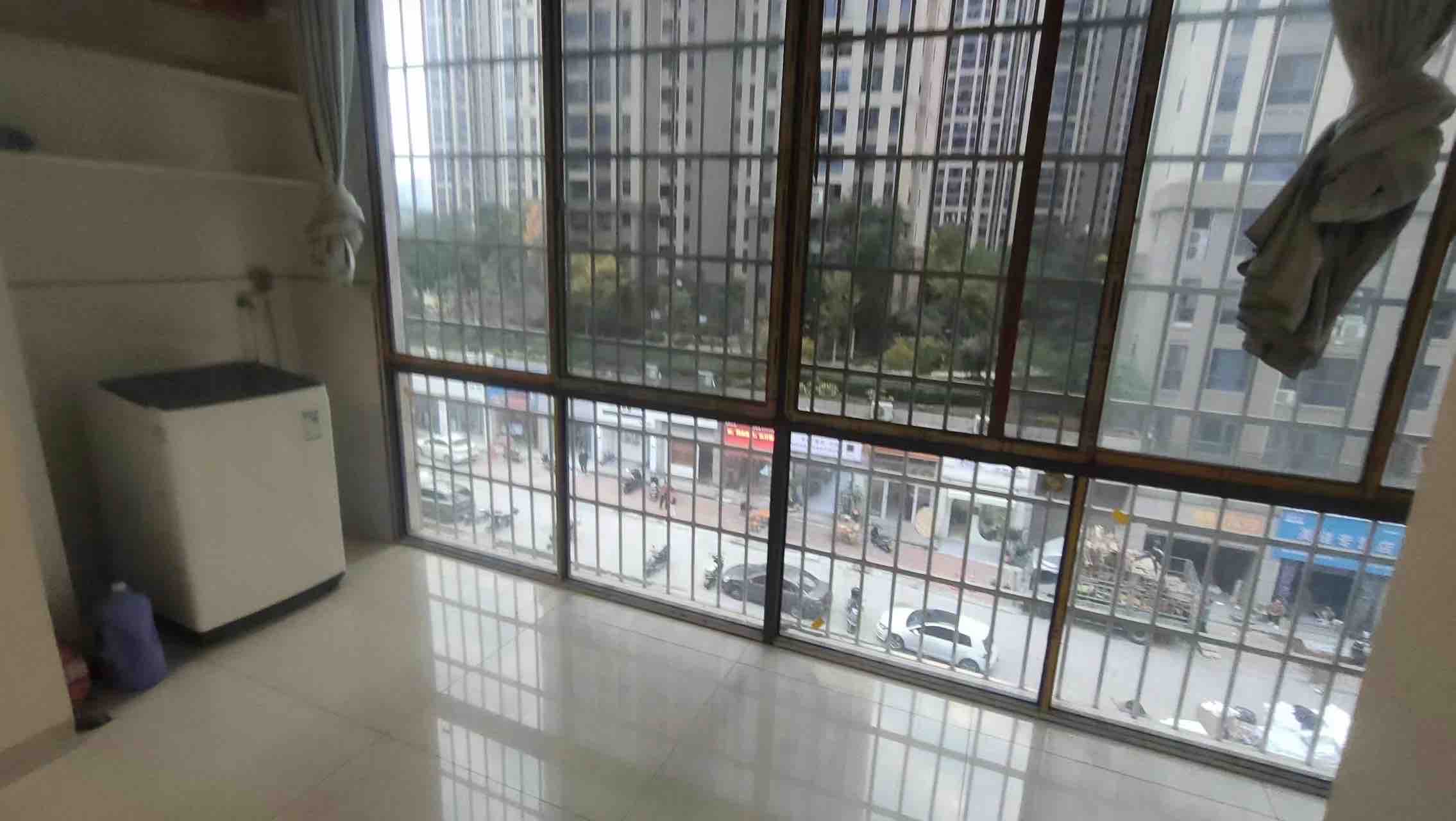融冠亲城安置房  2室1厅1卫    1500.0元/月室内图