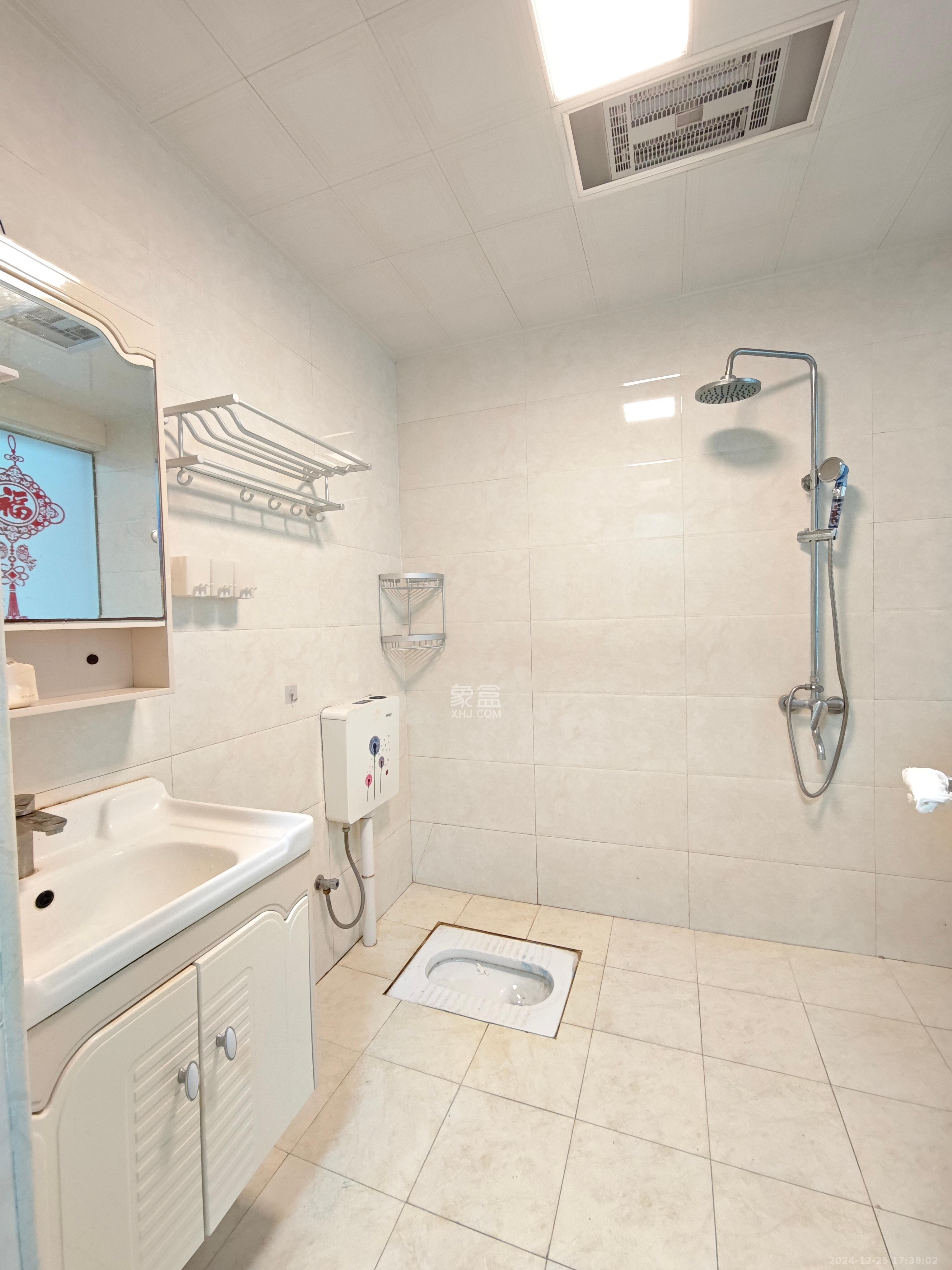 恒泰广场 1室1厅1卫 1400.0元/月 恒泰广场 1室1厅1卫 1400.0元/月室内图