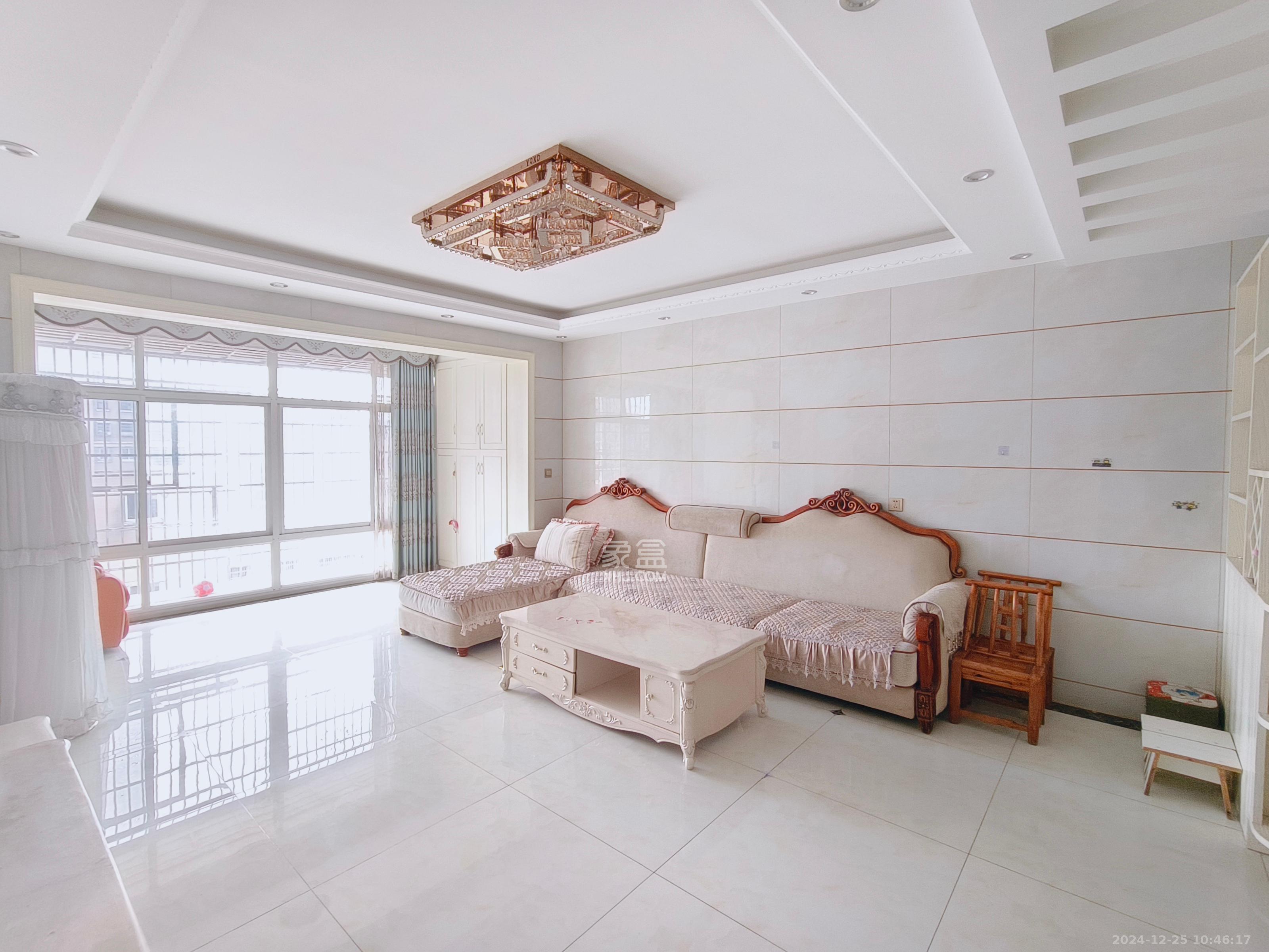 和润园一、二期  3室2厅2卫    2300.0元/月 和润园一、二期  3室2厅2卫    2300.0元/月室内图