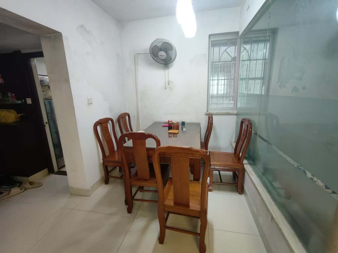 龙华商城  3室2厅2卫    112.0万 龙华商城  3室2厅2卫    112.0万客厅